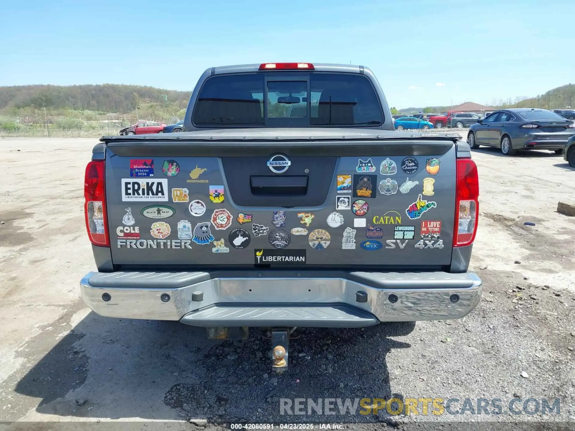 16 Photograph of a damaged car 1N6AD0EV1KN759000 NISSAN FRONTIER 2019