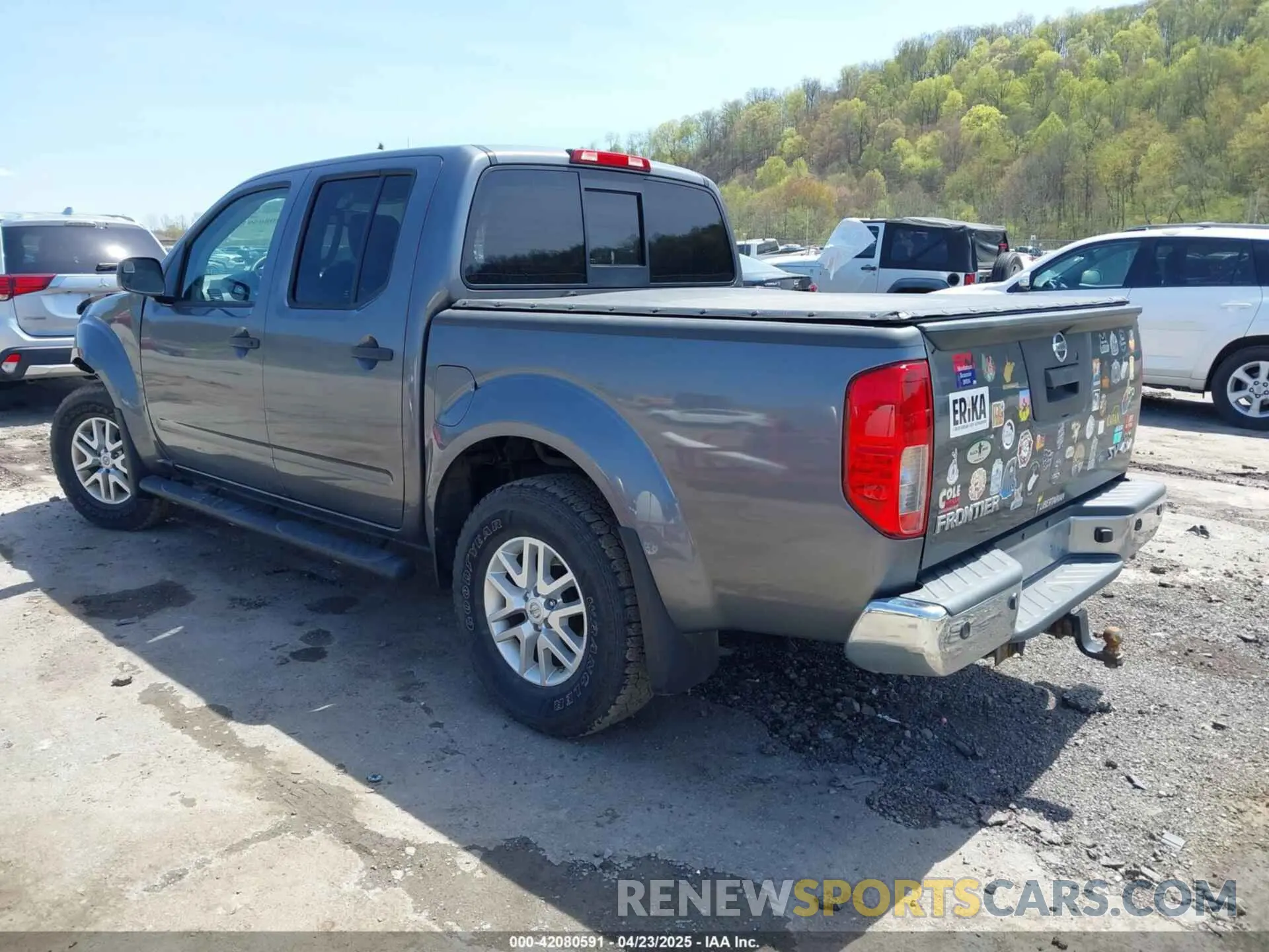 3 Photograph of a damaged car 1N6AD0EV1KN759000 NISSAN FRONTIER 2019