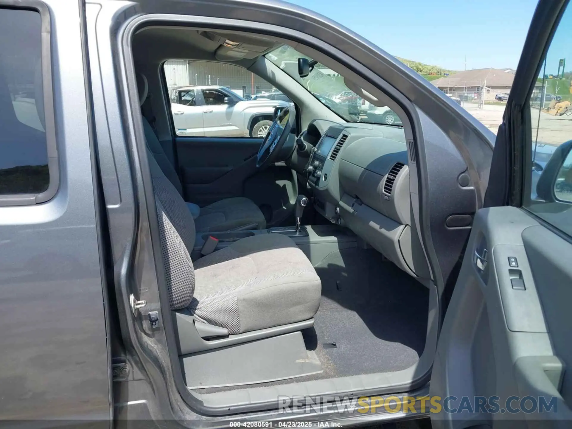 5 Photograph of a damaged car 1N6AD0EV1KN759000 NISSAN FRONTIER 2019