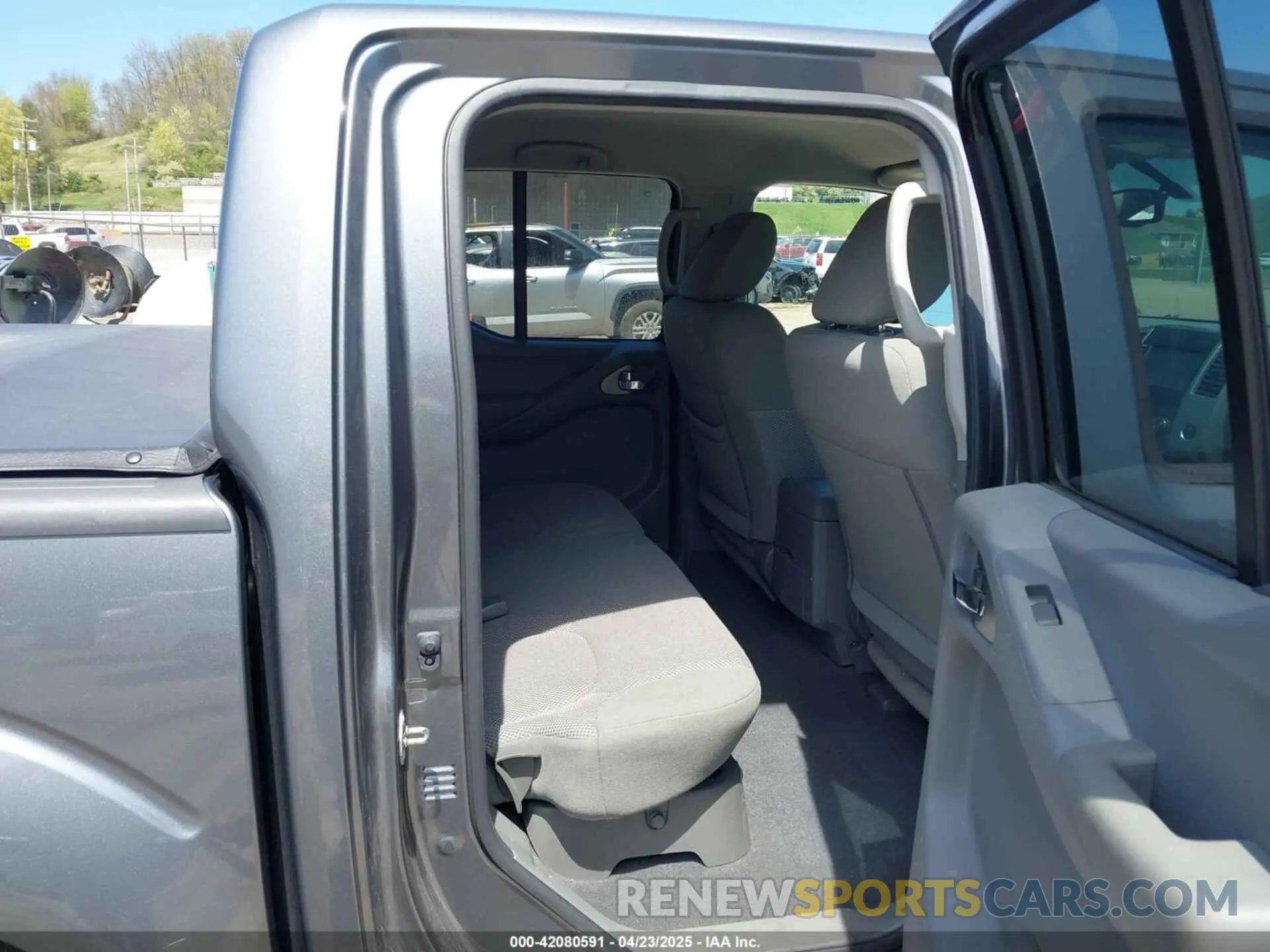 8 Photograph of a damaged car 1N6AD0EV1KN759000 NISSAN FRONTIER 2019