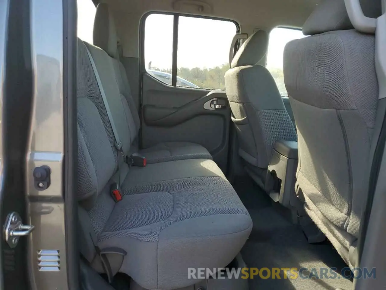 10 Photograph of a damaged car 1N6AD0EV2KN715412 NISSAN FRONTIER 2019