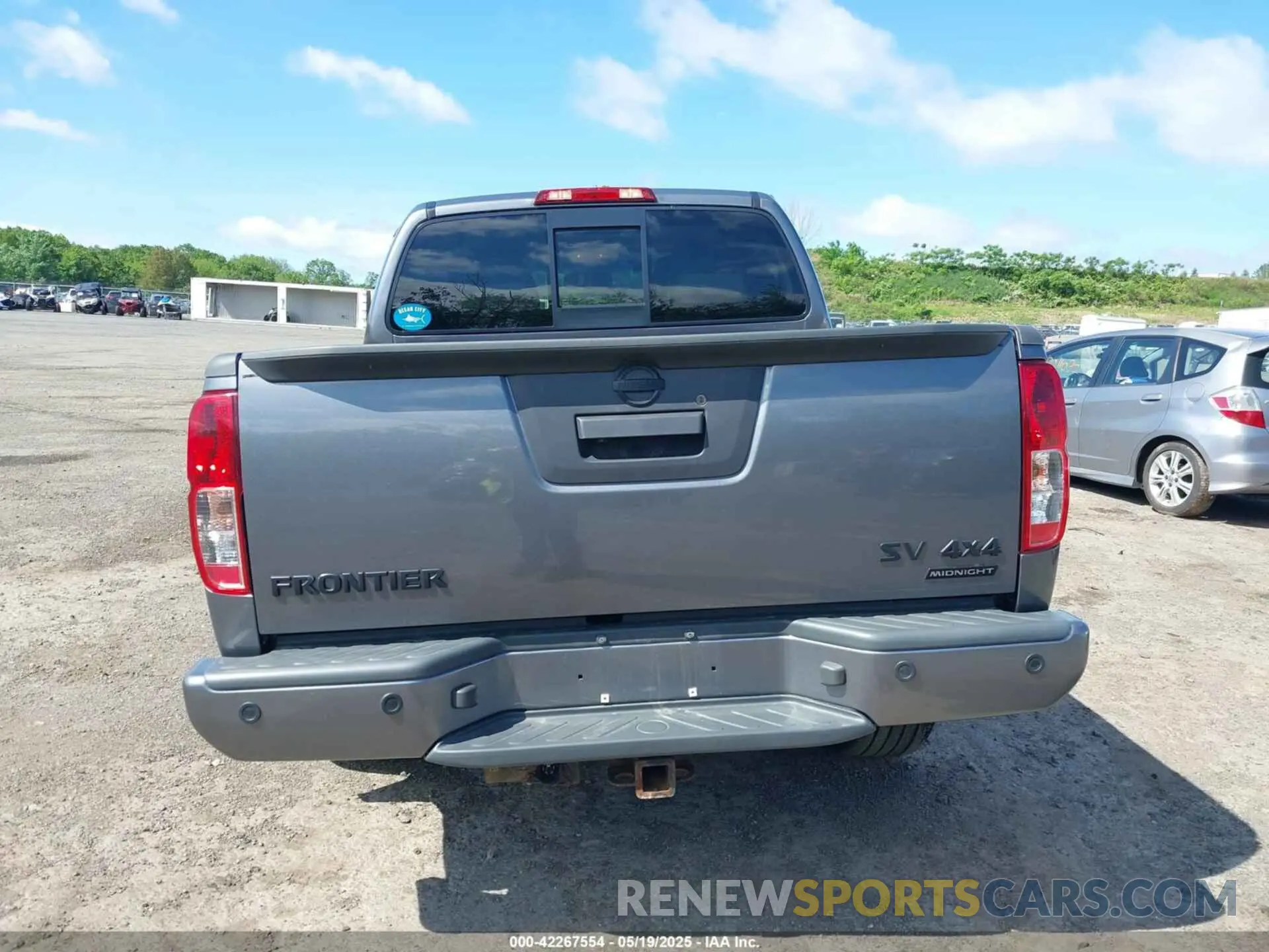 17 Photograph of a damaged car 1N6AD0EV3KN734051 NISSAN FRONTIER 2019