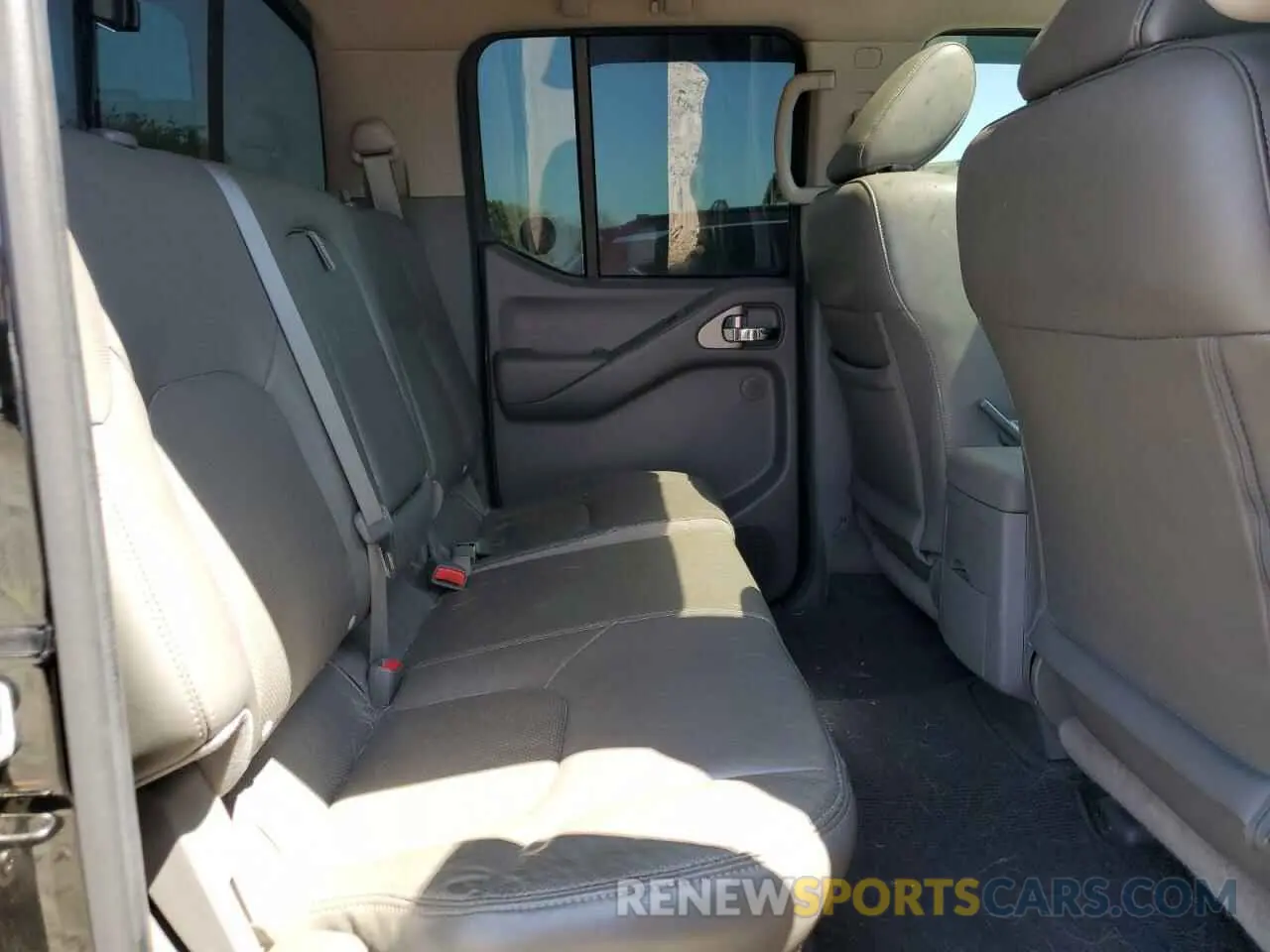 10 Photograph of a damaged car 1N6AD0EV3KN755112 NISSAN FRONTIER 2019
