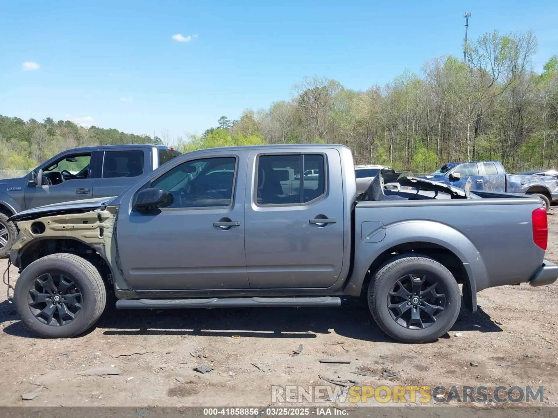 15 Photograph of a damaged car 1N6AD0EV3KN795531 NISSAN FRONTIER 2019