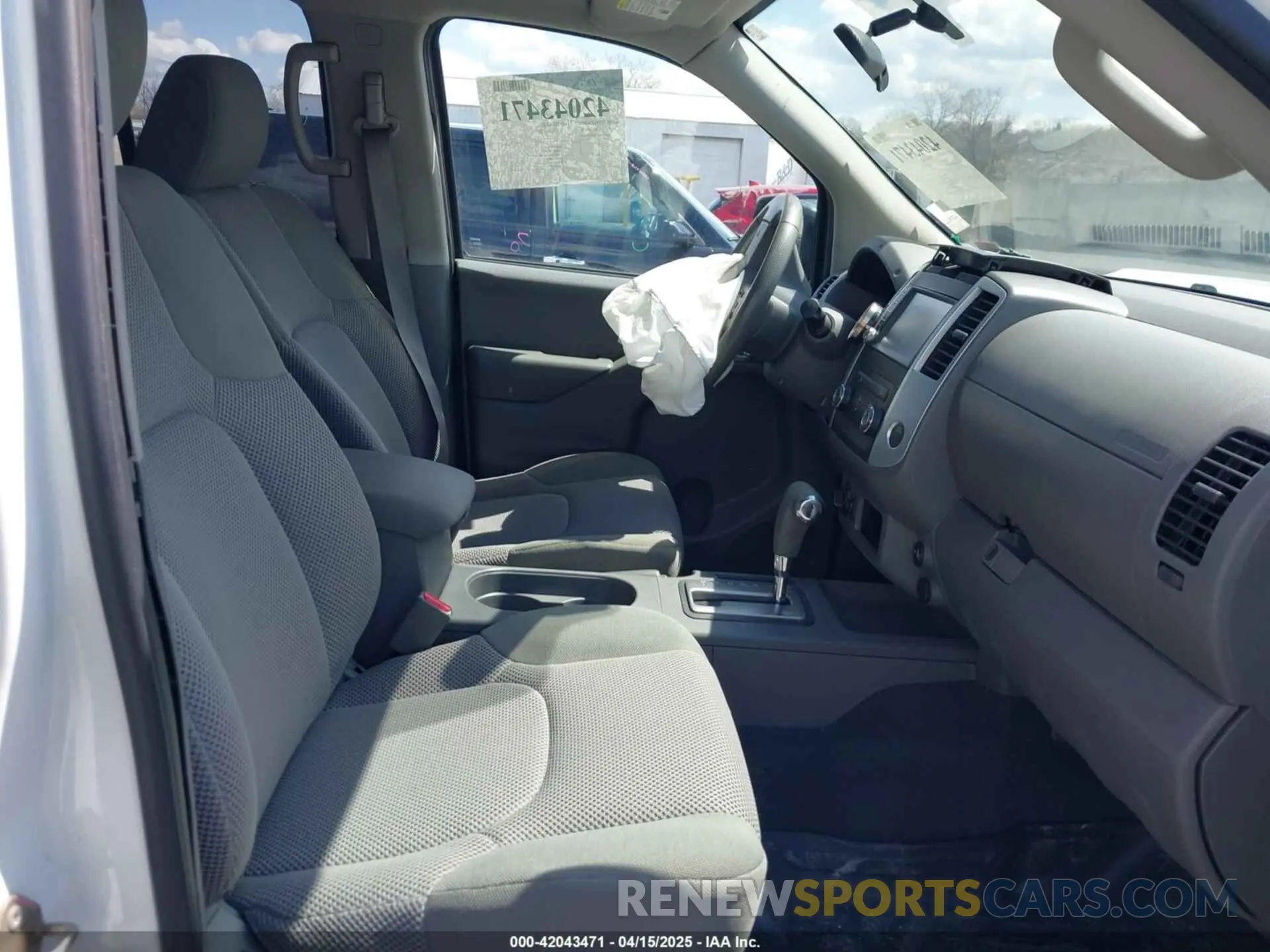 5 Photograph of a damaged car 1N6AD0EV5KN736206 NISSAN FRONTIER 2019