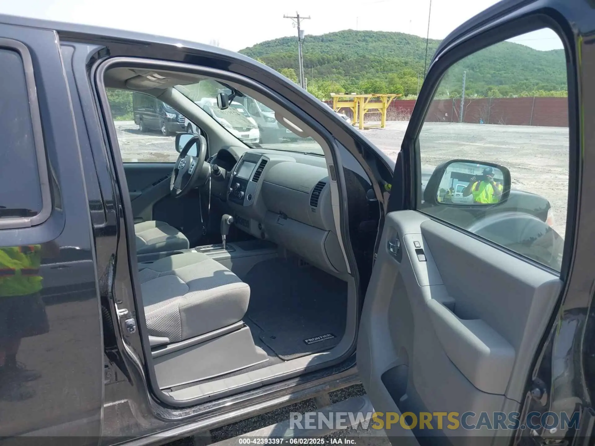 5 Photograph of a damaged car 1N6AD0EV5KN763485 NISSAN FRONTIER 2019