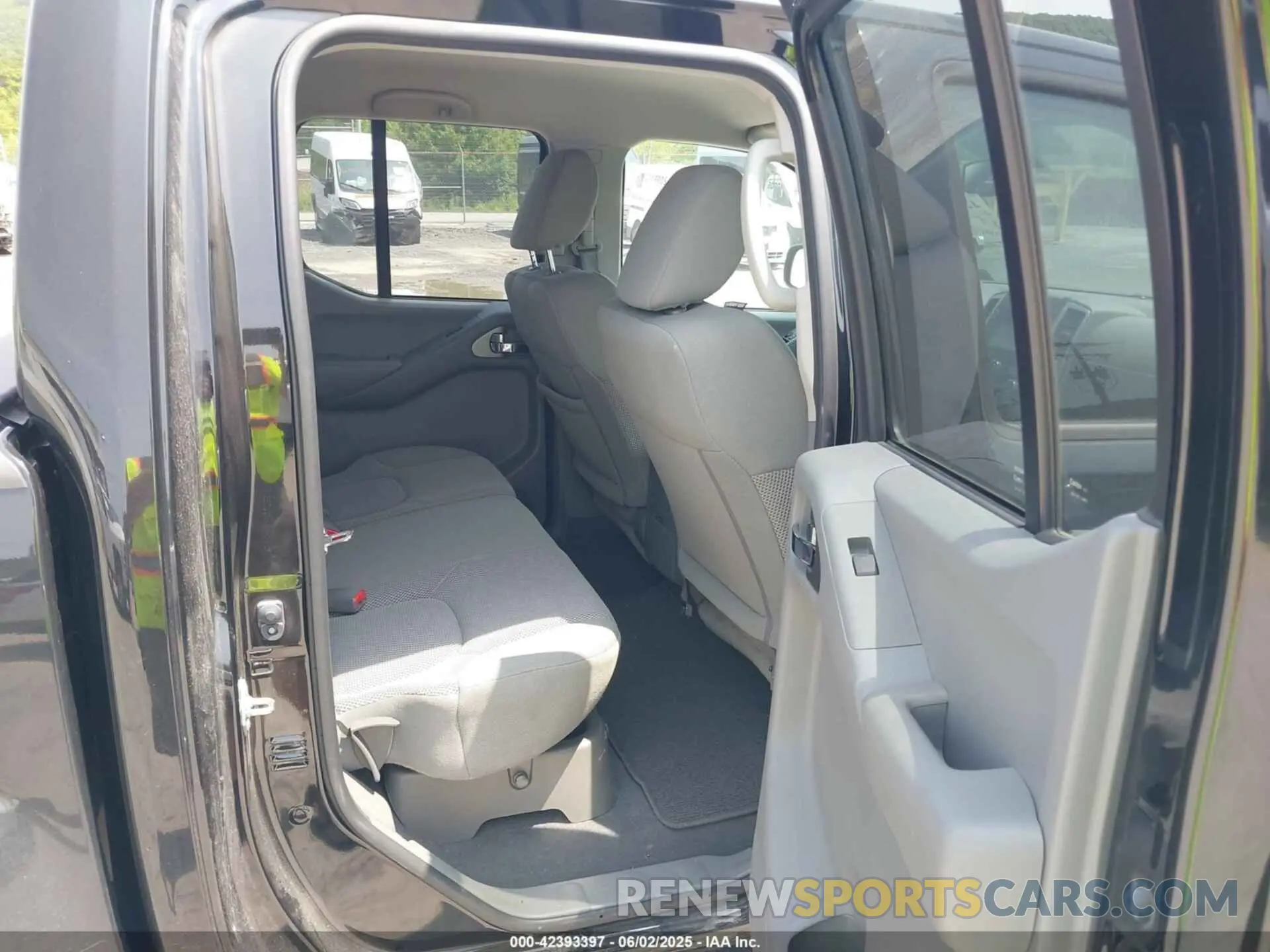 8 Photograph of a damaged car 1N6AD0EV5KN763485 NISSAN FRONTIER 2019