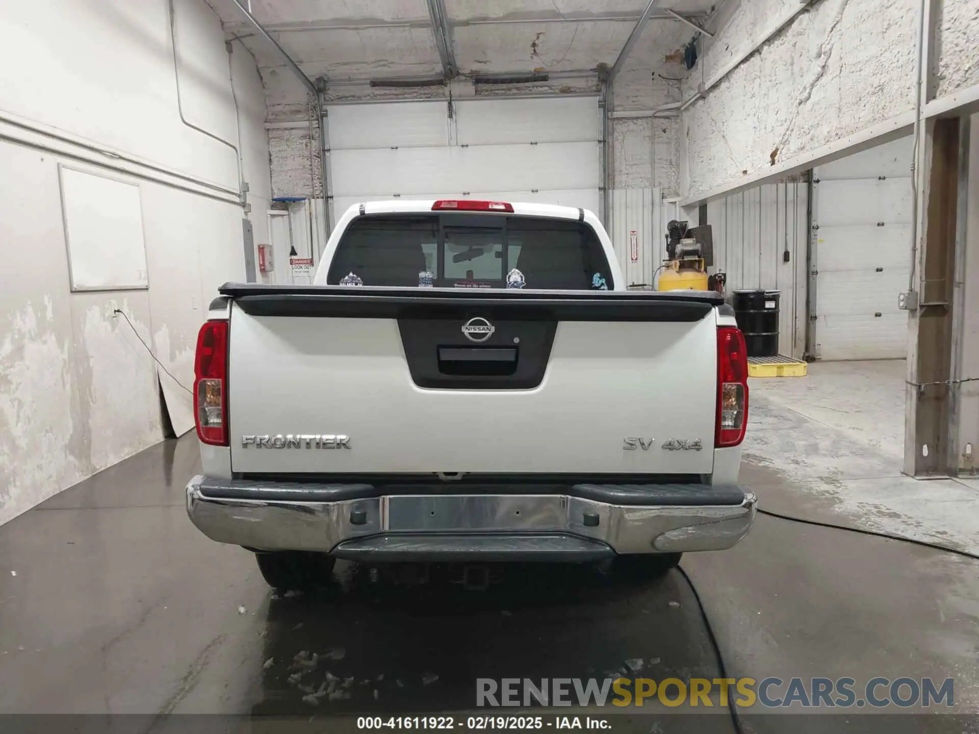 16 Photograph of a damaged car 1N6AD0EV5KN773448 NISSAN FRONTIER 2019