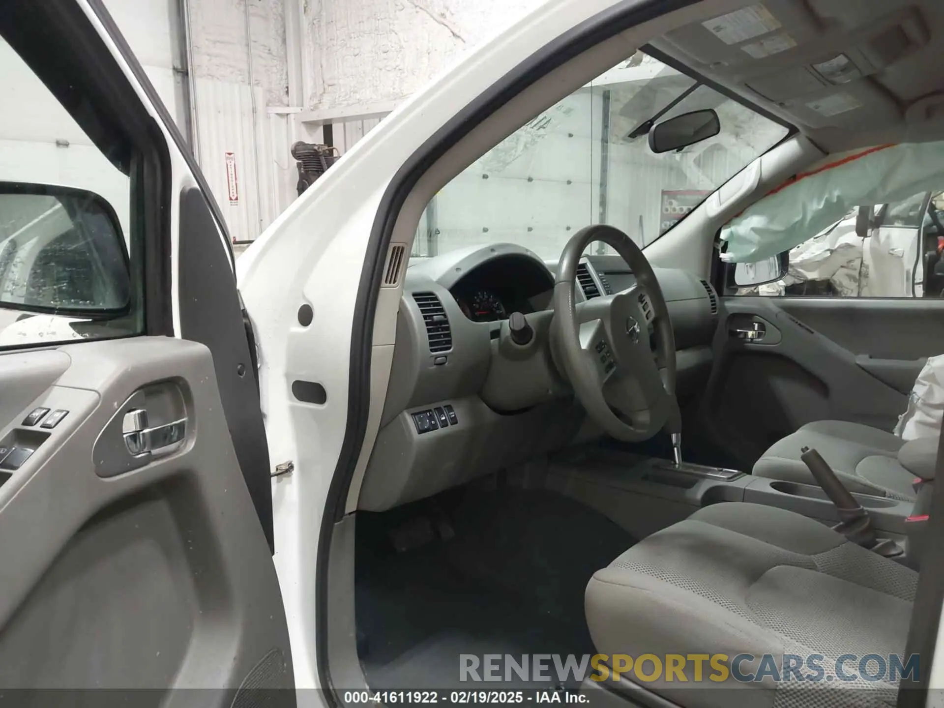5 Photograph of a damaged car 1N6AD0EV5KN773448 NISSAN FRONTIER 2019