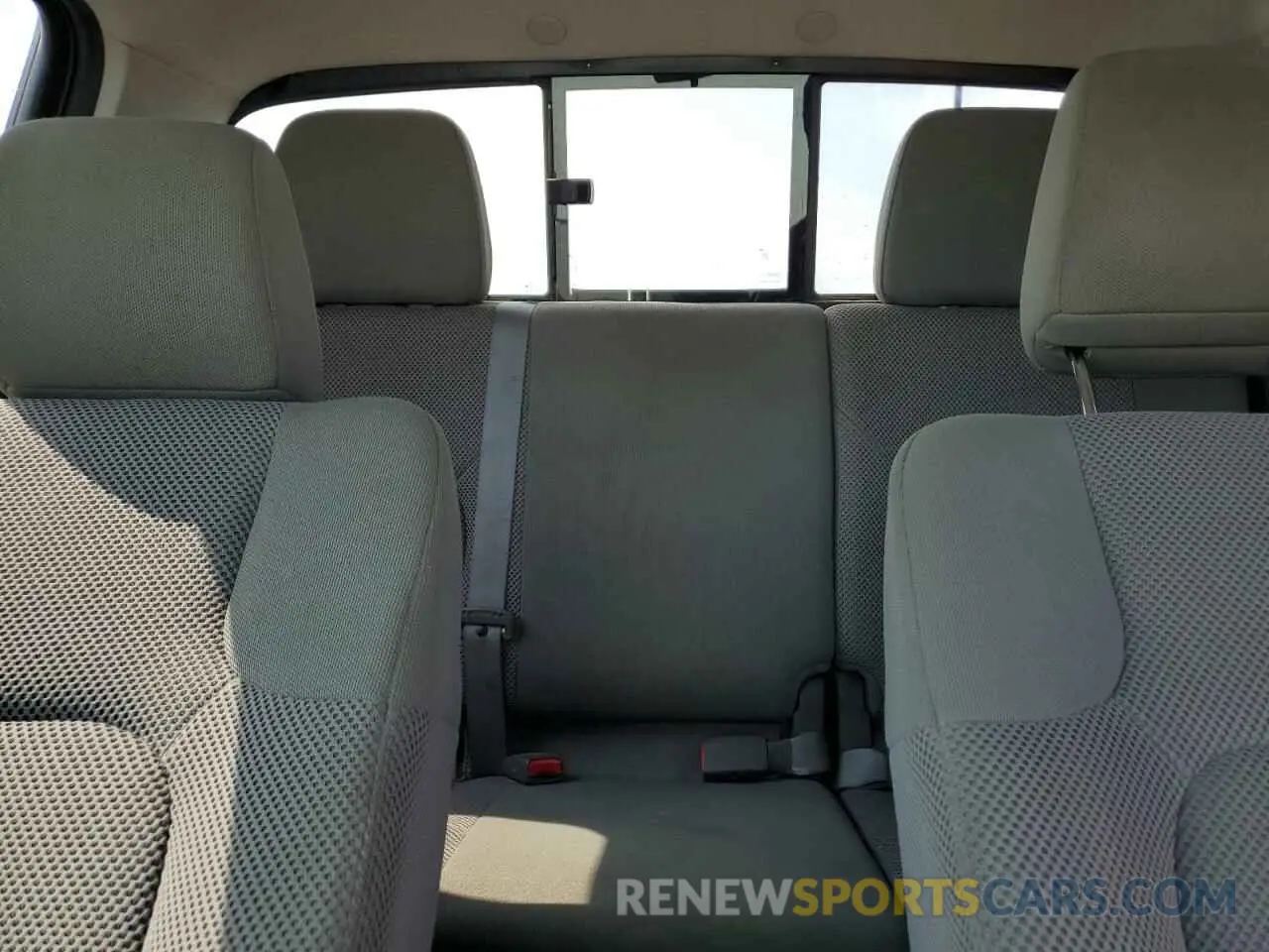 10 Photograph of a damaged car 1N6AD0EV6KN783423 NISSAN FRONTIER 2019