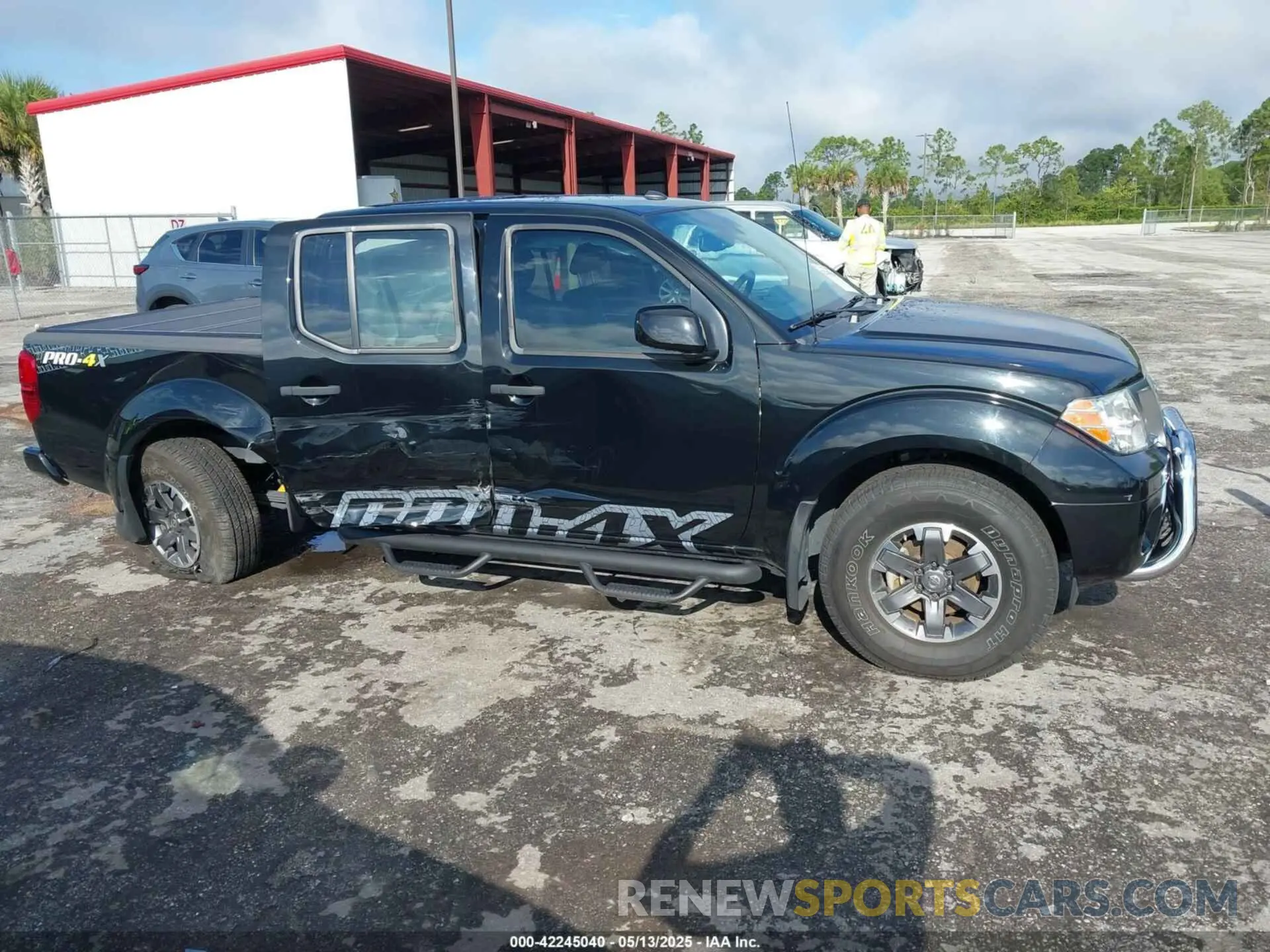14 Photograph of a damaged car 1N6AD0EV6KN881397 NISSAN FRONTIER 2019