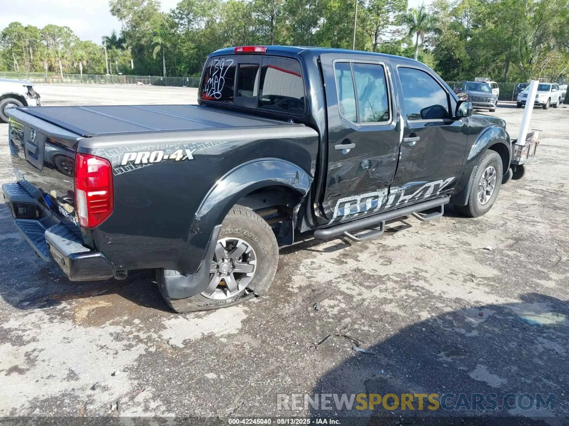 4 Photograph of a damaged car 1N6AD0EV6KN881397 NISSAN FRONTIER 2019