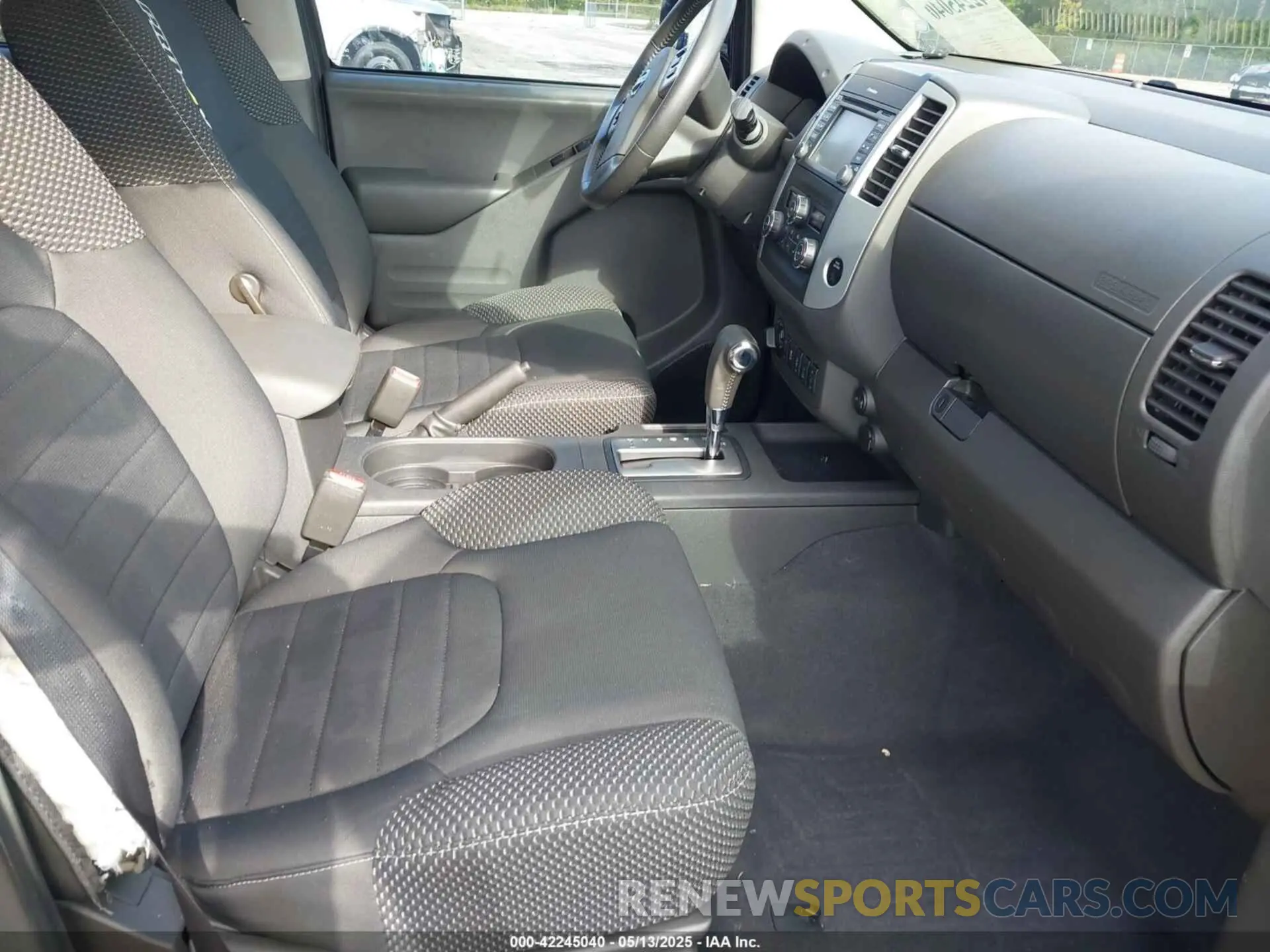 5 Photograph of a damaged car 1N6AD0EV6KN881397 NISSAN FRONTIER 2019