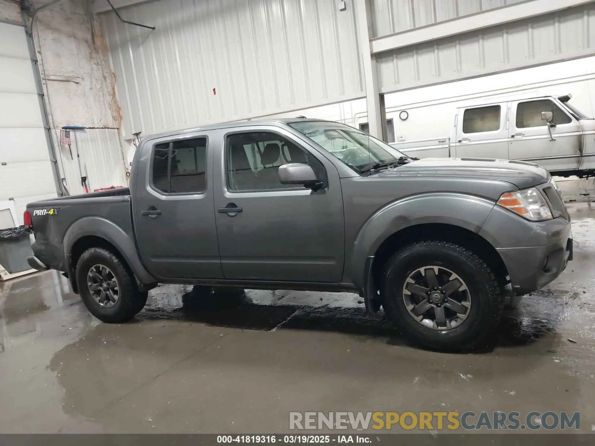 13 Photograph of a damaged car 1N6AD0EV7KN710528 NISSAN FRONTIER 2019