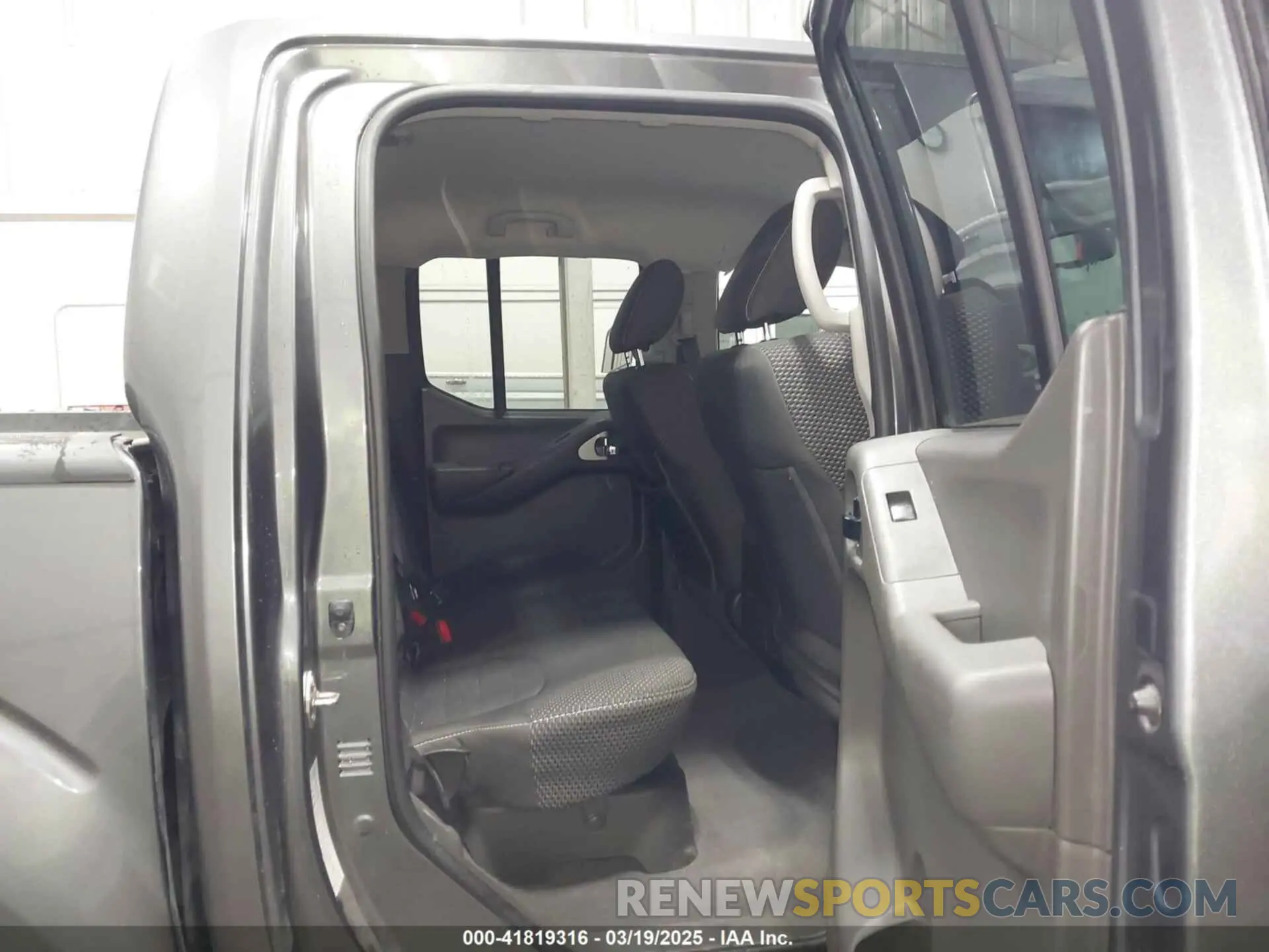 8 Photograph of a damaged car 1N6AD0EV7KN710528 NISSAN FRONTIER 2019