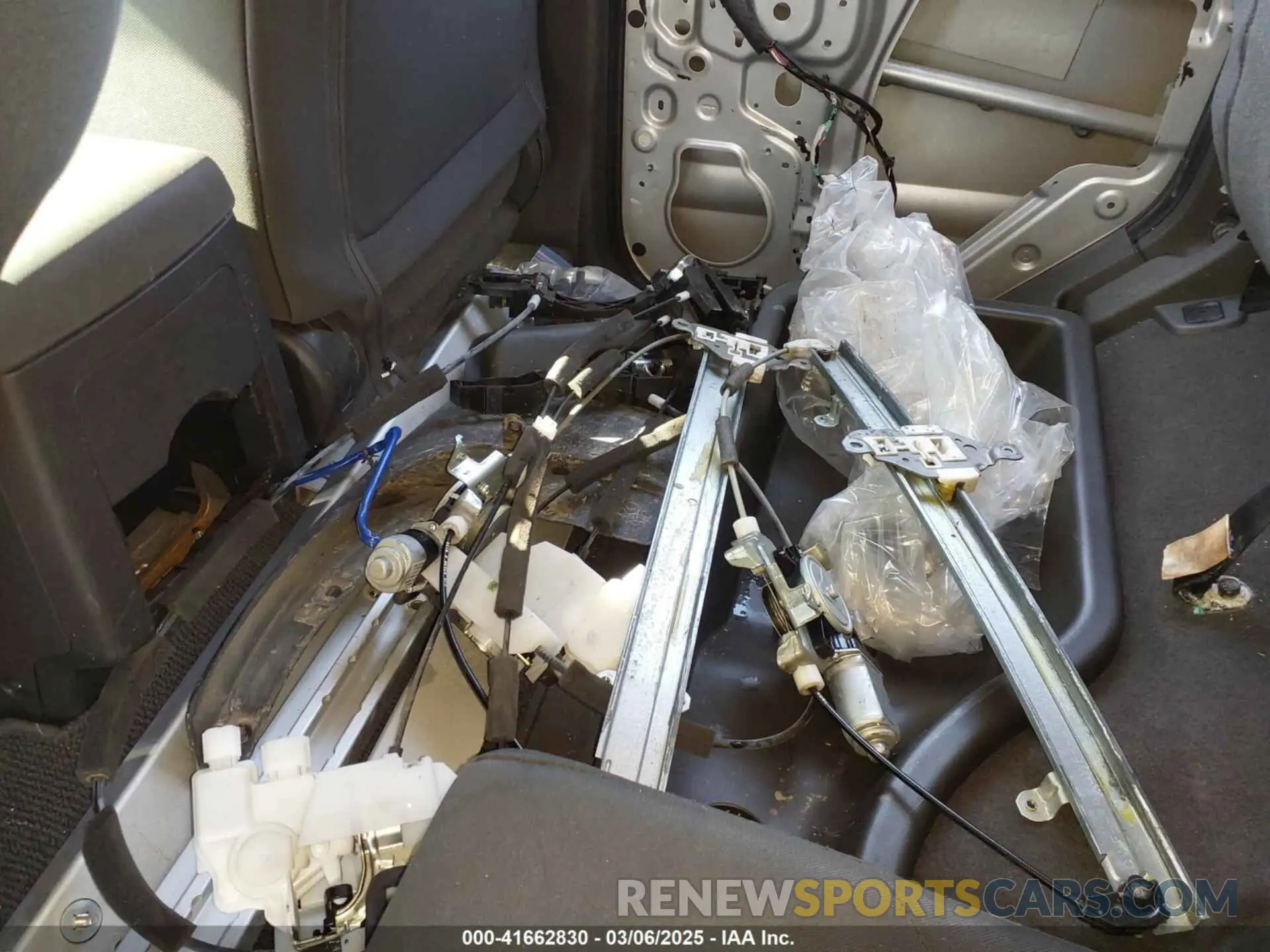 18 Photograph of a damaged car 1N6AD0EV7KN723571 NISSAN FRONTIER 2019