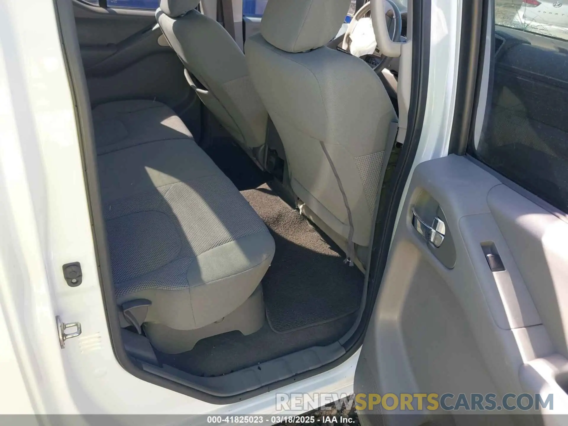 8 Photograph of a damaged car 1N6AD0EV8KN710070 NISSAN FRONTIER 2019