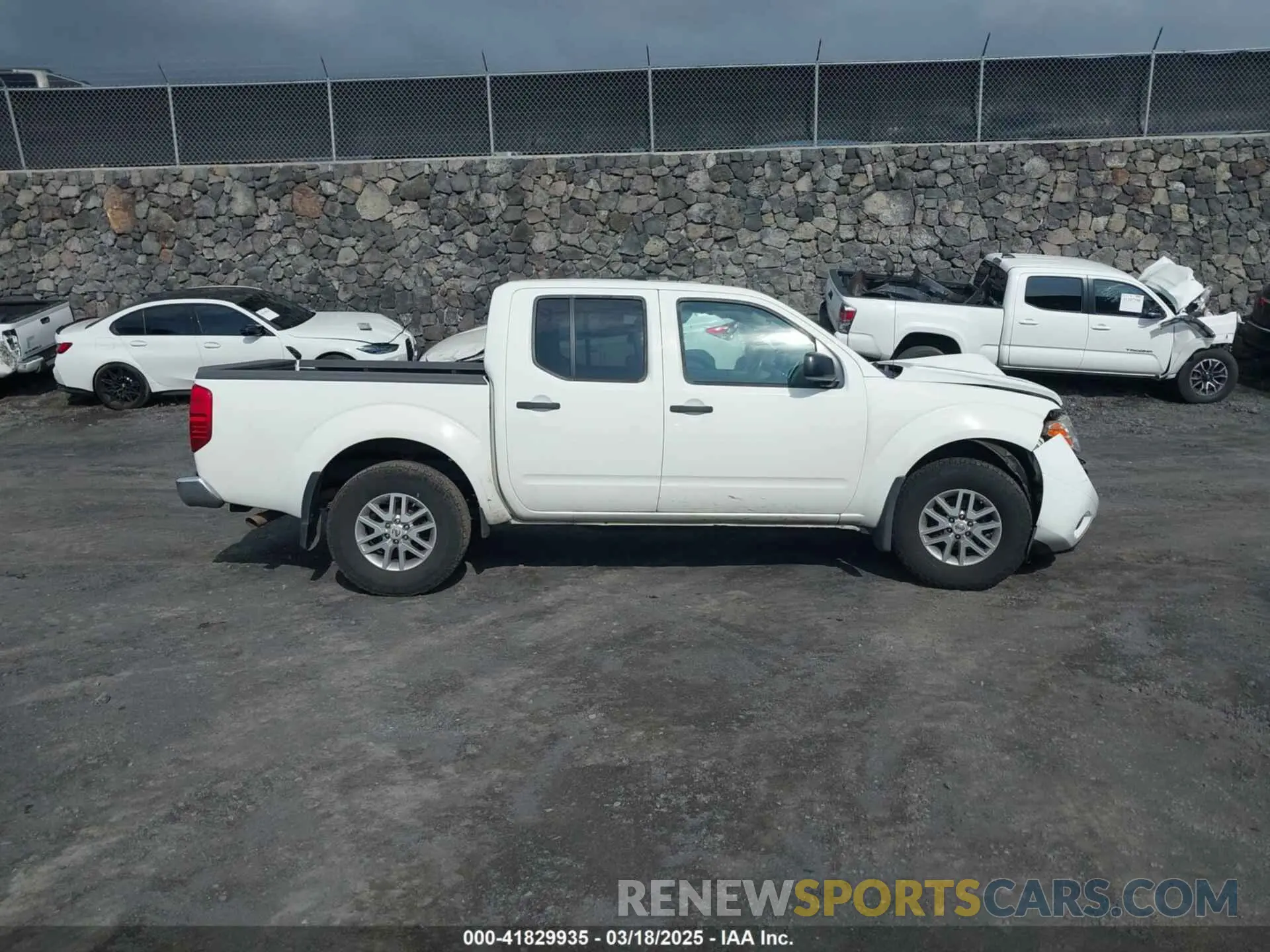 13 Photograph of a damaged car 1N6AD0EV8KN731582 NISSAN FRONTIER 2019