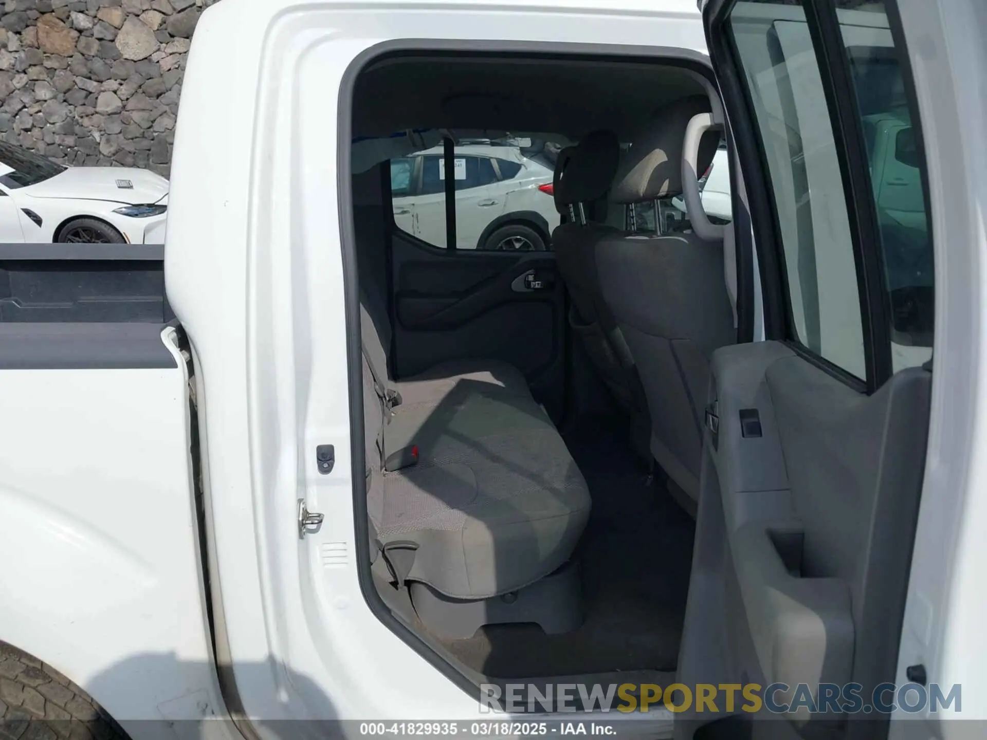 8 Photograph of a damaged car 1N6AD0EV8KN731582 NISSAN FRONTIER 2019