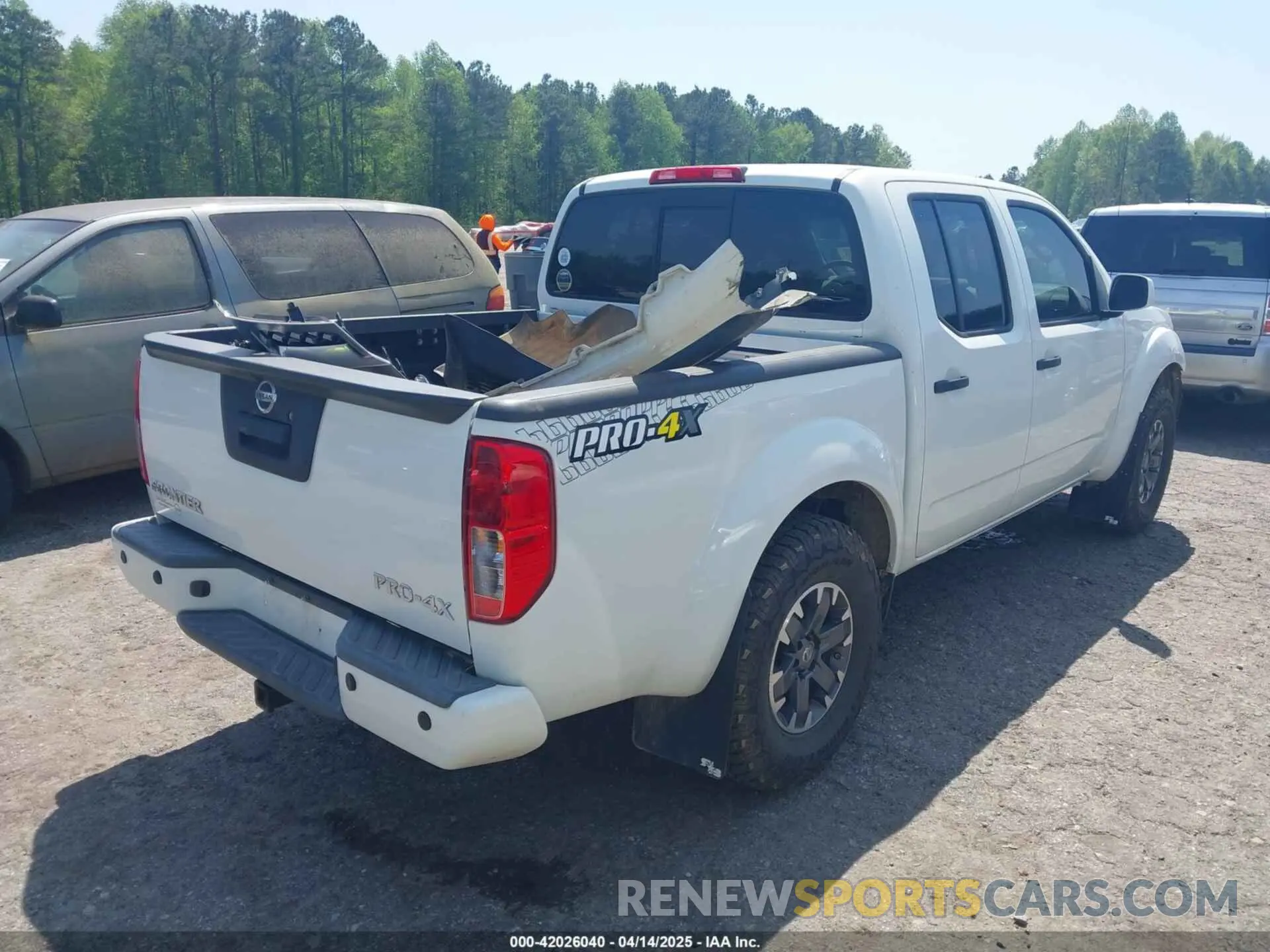 4 Photograph of a damaged car 1N6AD0EV8KN882308 NISSAN FRONTIER 2019