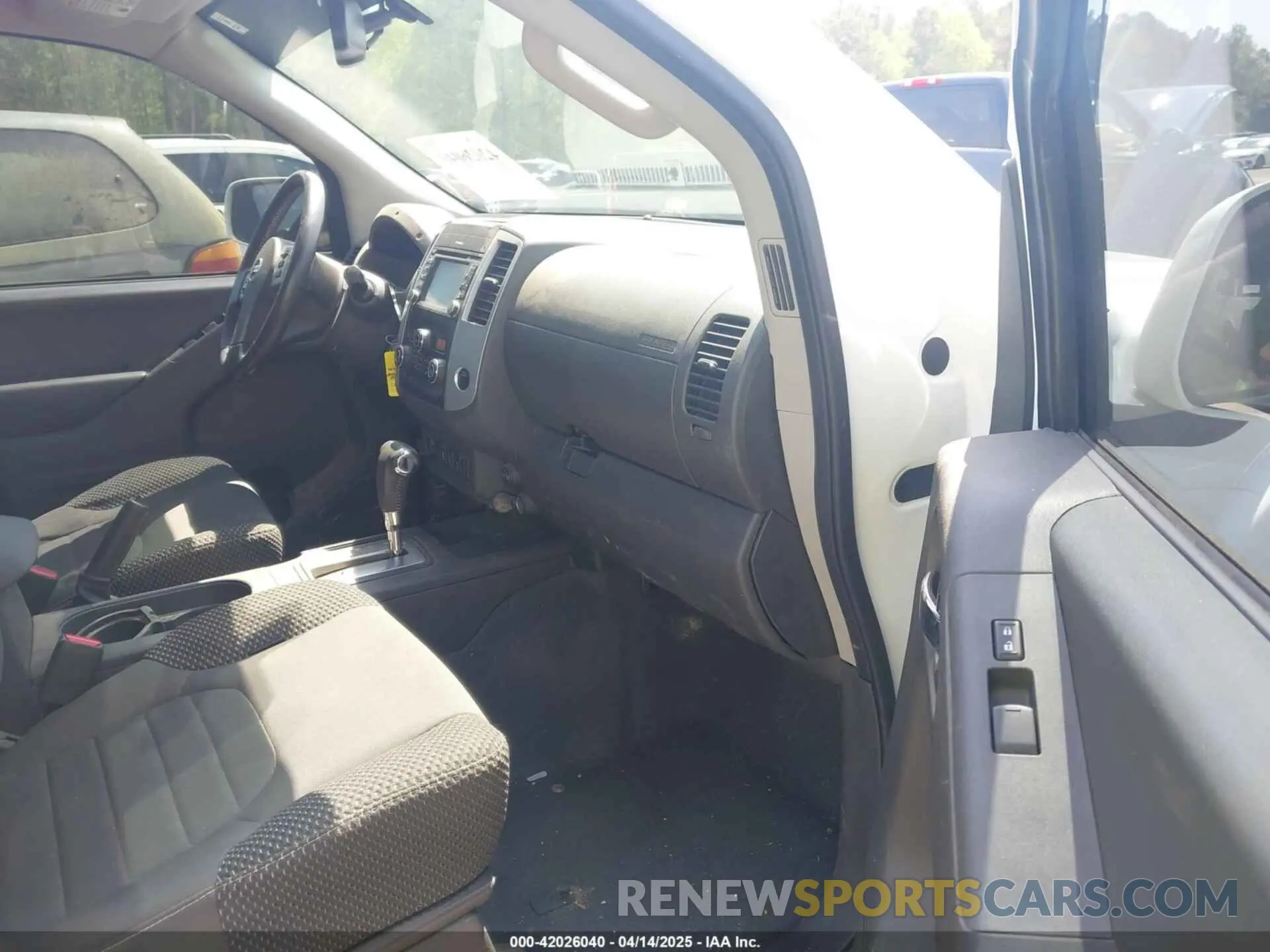 5 Photograph of a damaged car 1N6AD0EV8KN882308 NISSAN FRONTIER 2019