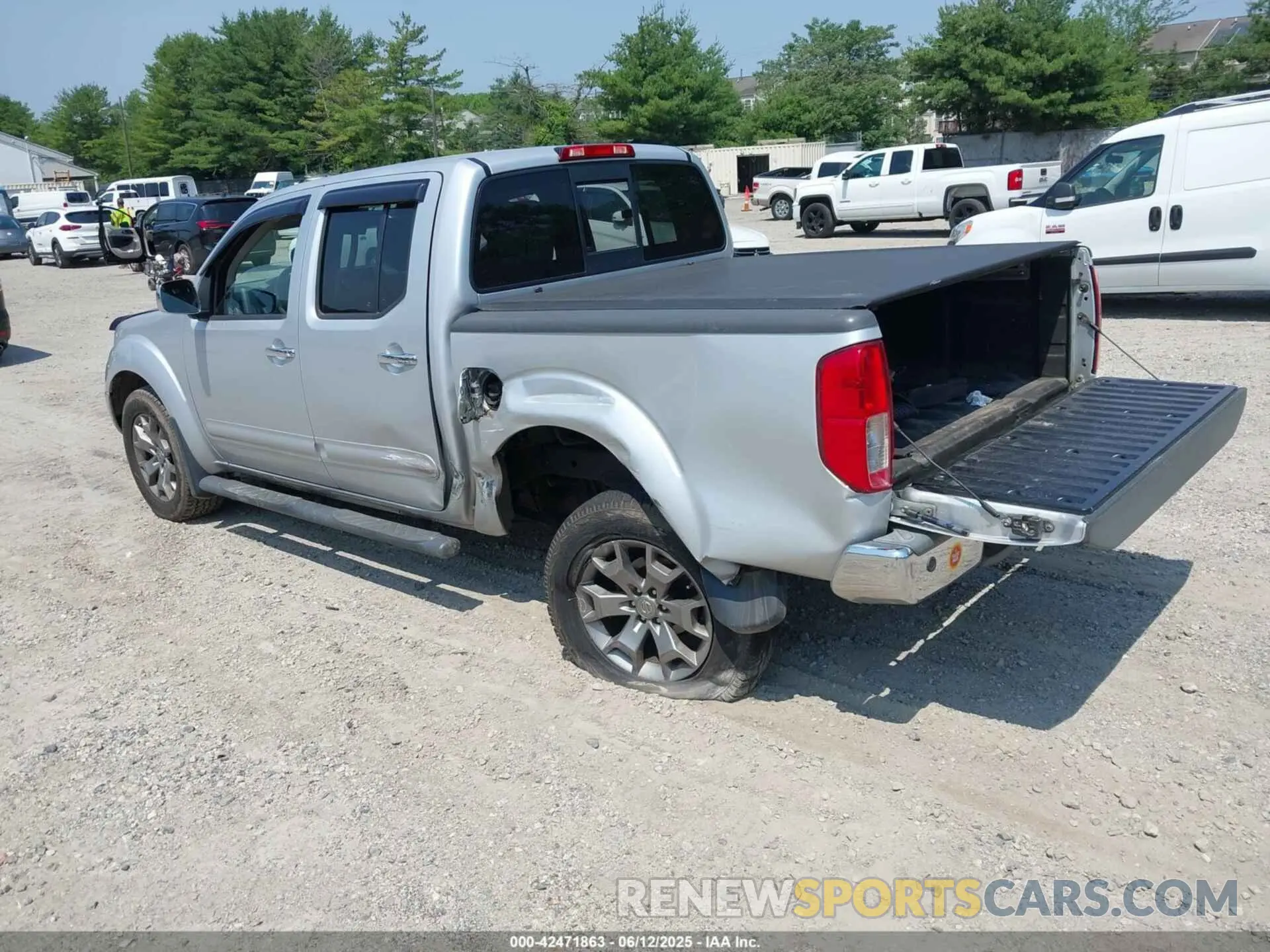 3 Photograph of a damaged car 1N6AD0EV9KN752067 NISSAN FRONTIER 2019