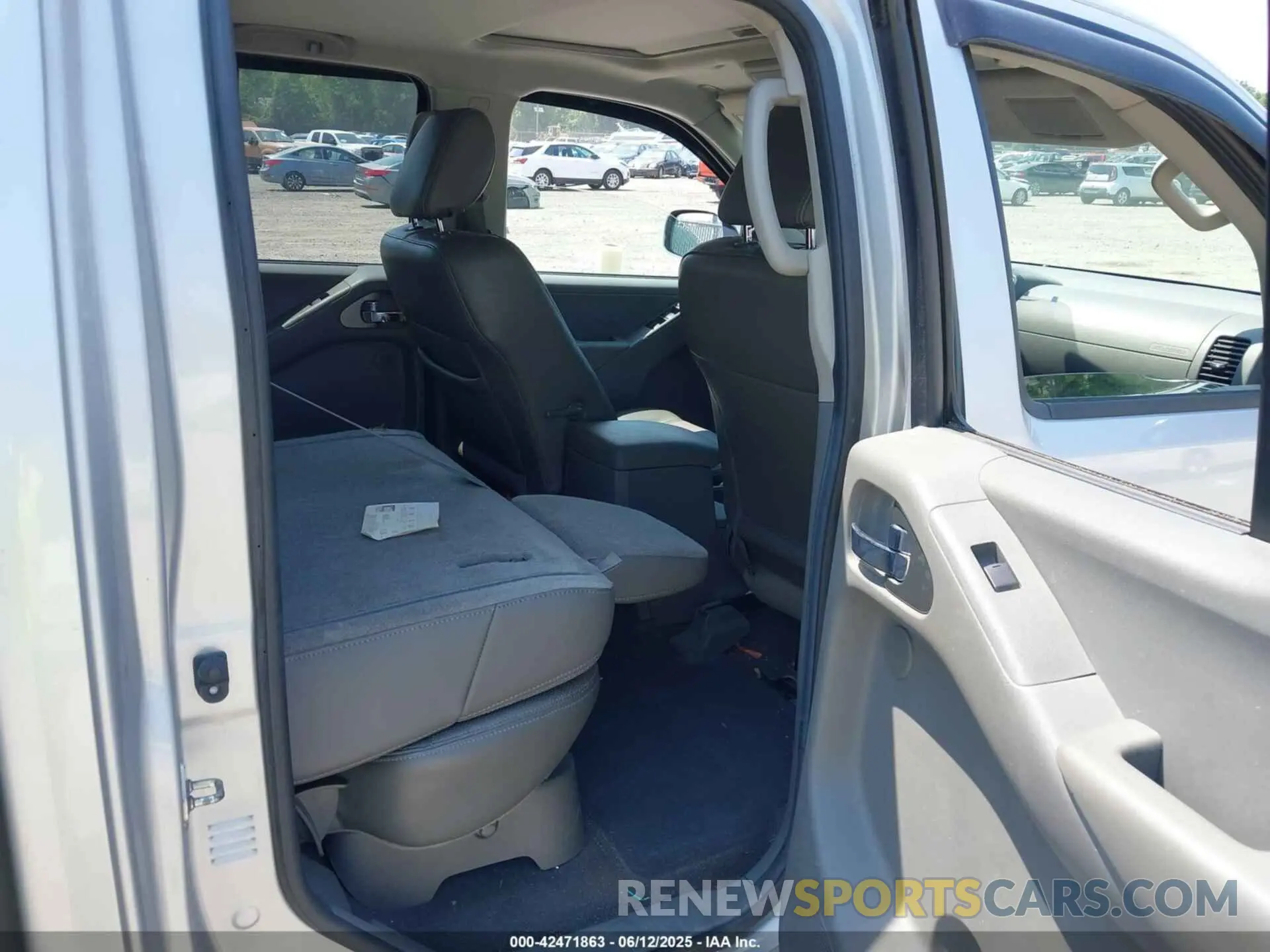 8 Photograph of a damaged car 1N6AD0EV9KN752067 NISSAN FRONTIER 2019