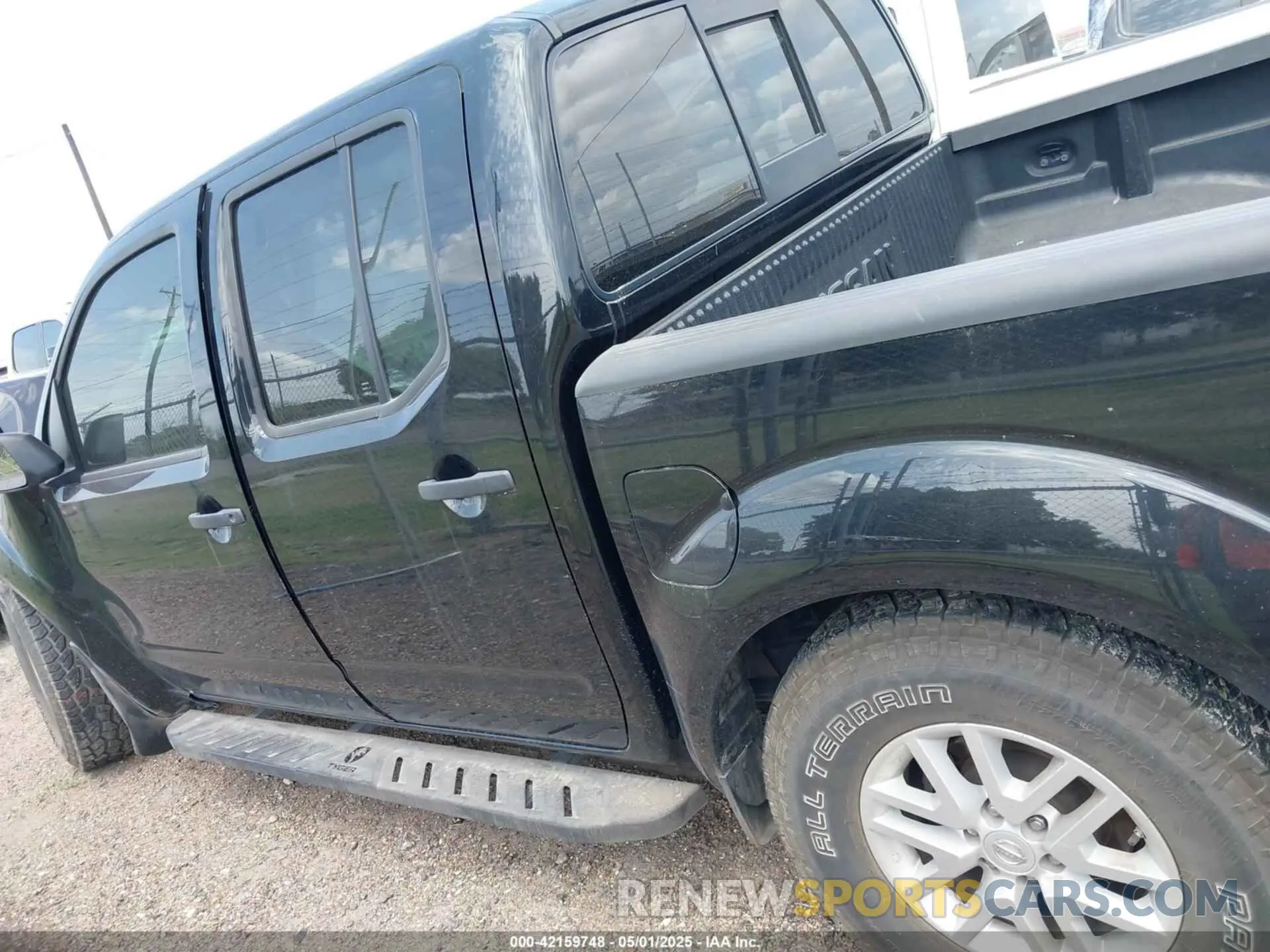 14 Photograph of a damaged car 1N6AD0EVXKN701354 NISSAN FRONTIER 2019