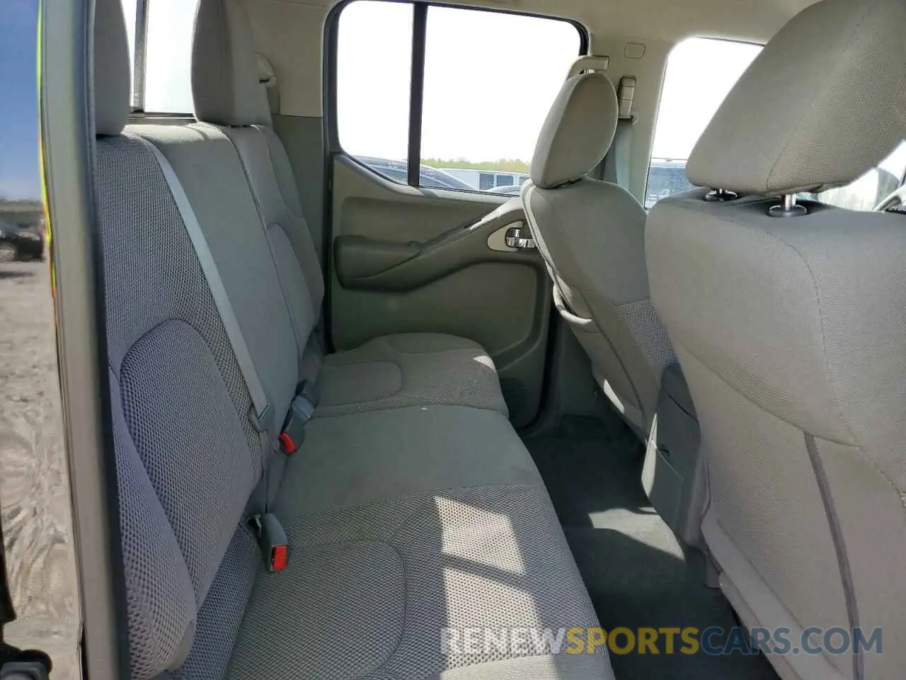 10 Photograph of a damaged car 1N6AD0EVXKN728943 NISSAN FRONTIER 2019