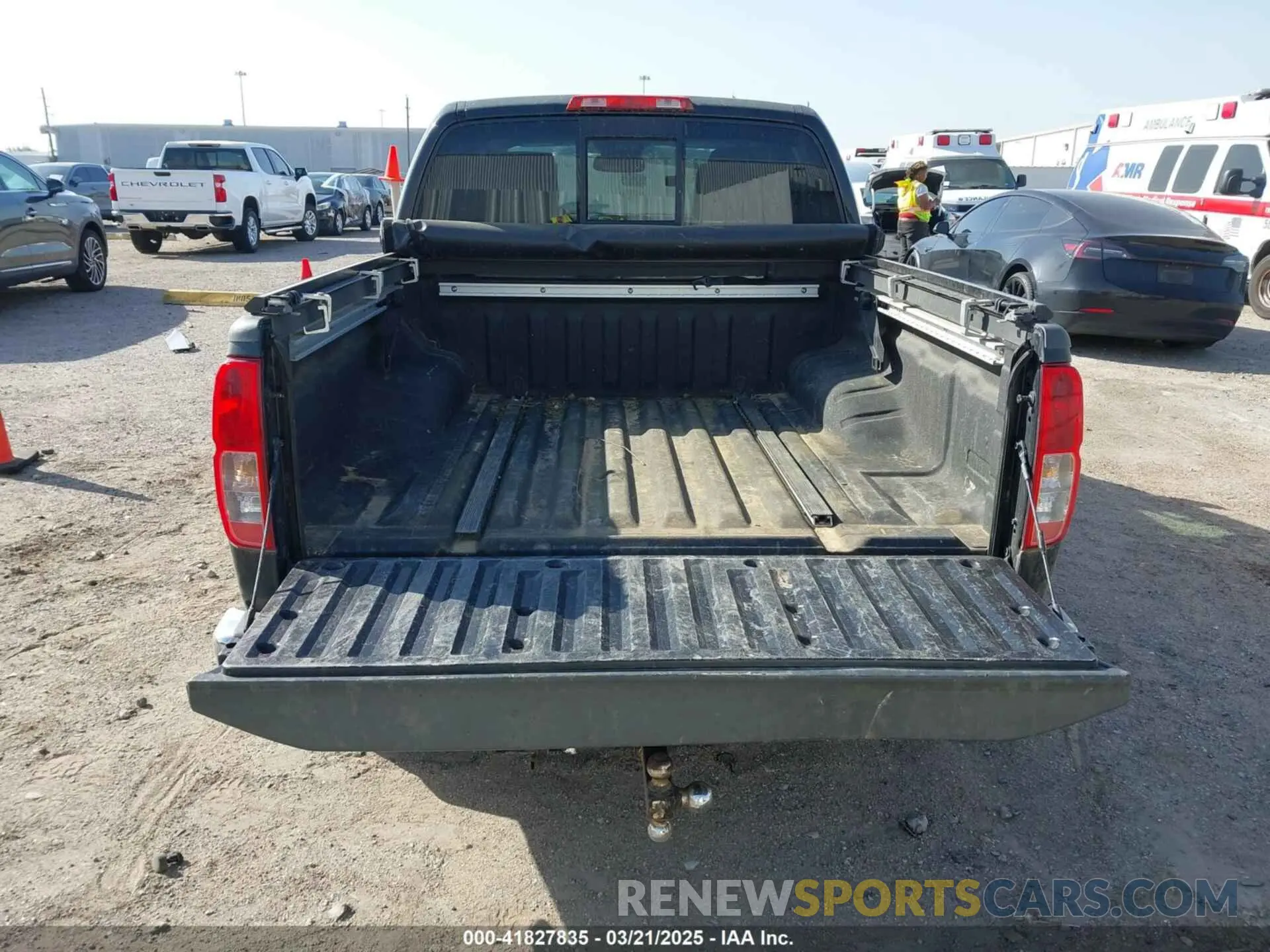 17 Photograph of a damaged car 1N6AD0EVXKN735696 NISSAN FRONTIER 2019