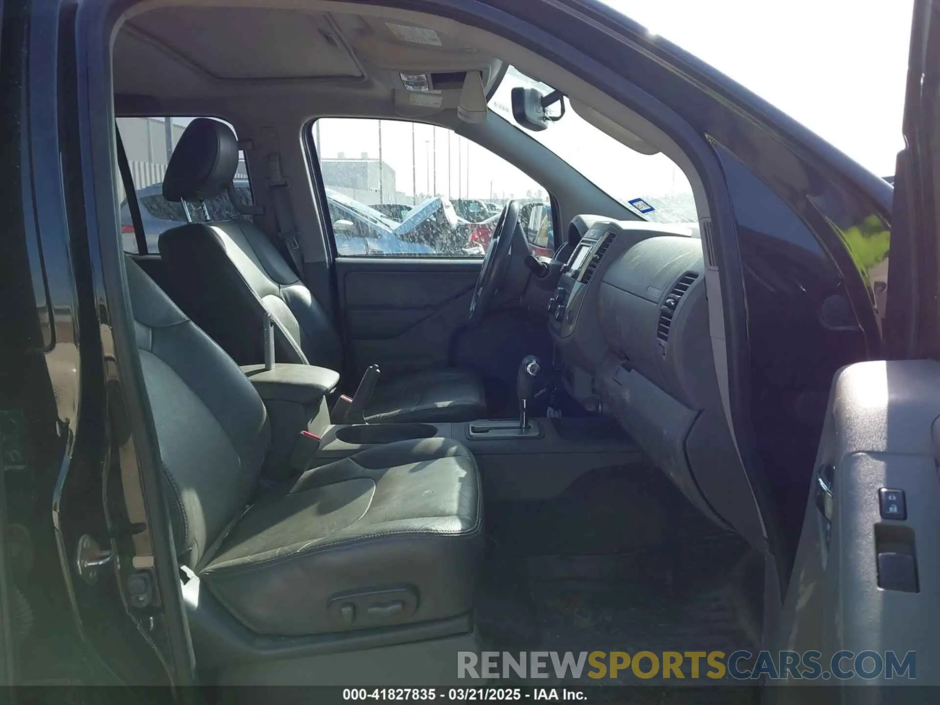 5 Photograph of a damaged car 1N6AD0EVXKN735696 NISSAN FRONTIER 2019