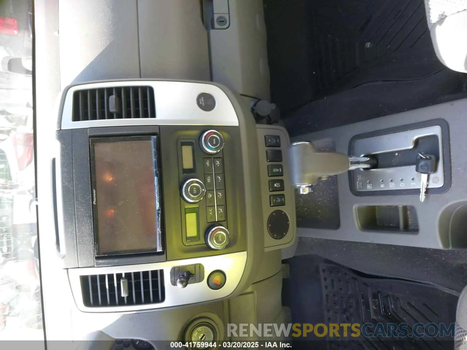 11 Photograph of a damaged car 1N6AD0FR5KN701277 NISSAN FRONTIER 2019