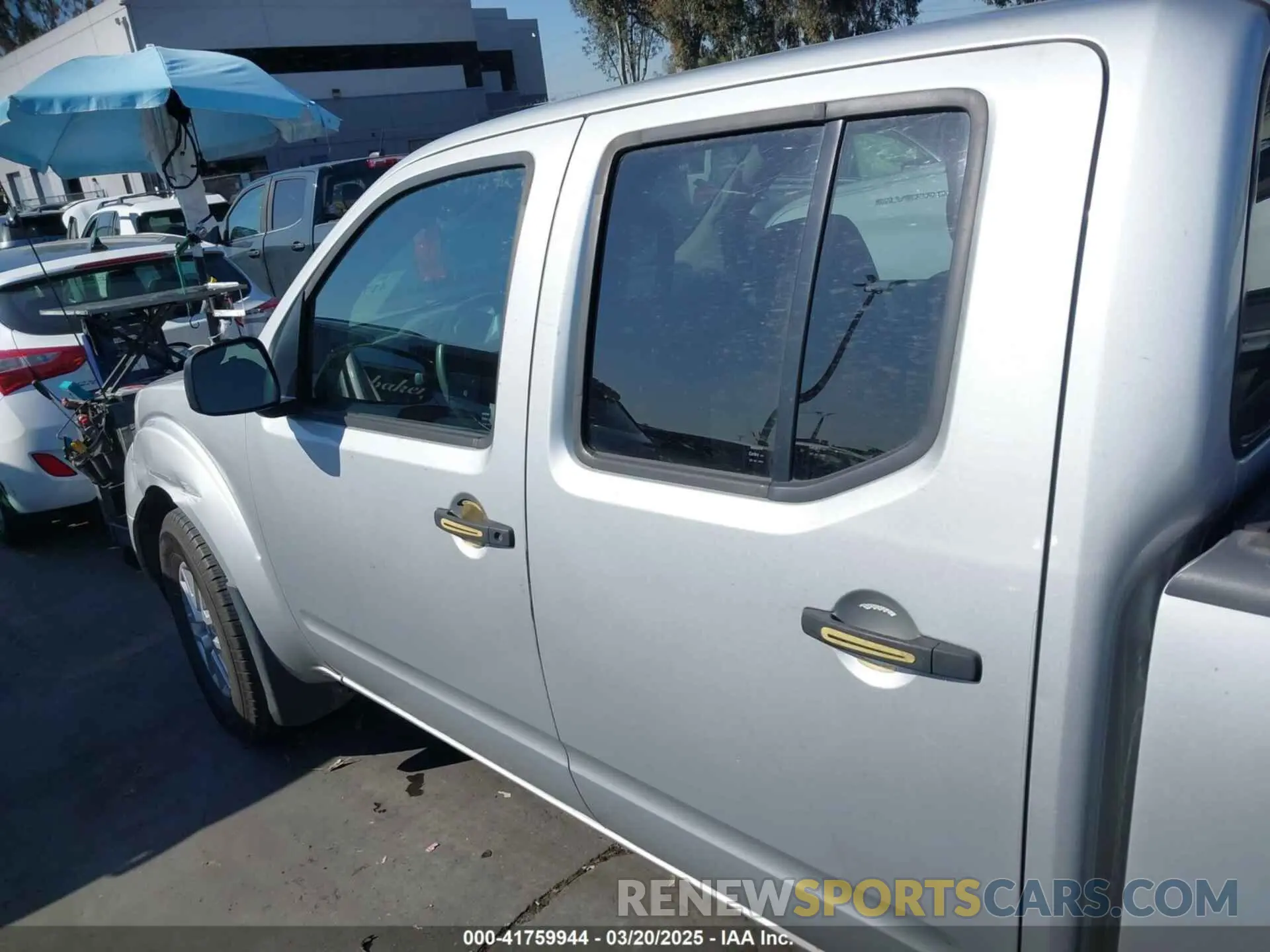 15 Photograph of a damaged car 1N6AD0FR5KN701277 NISSAN FRONTIER 2019