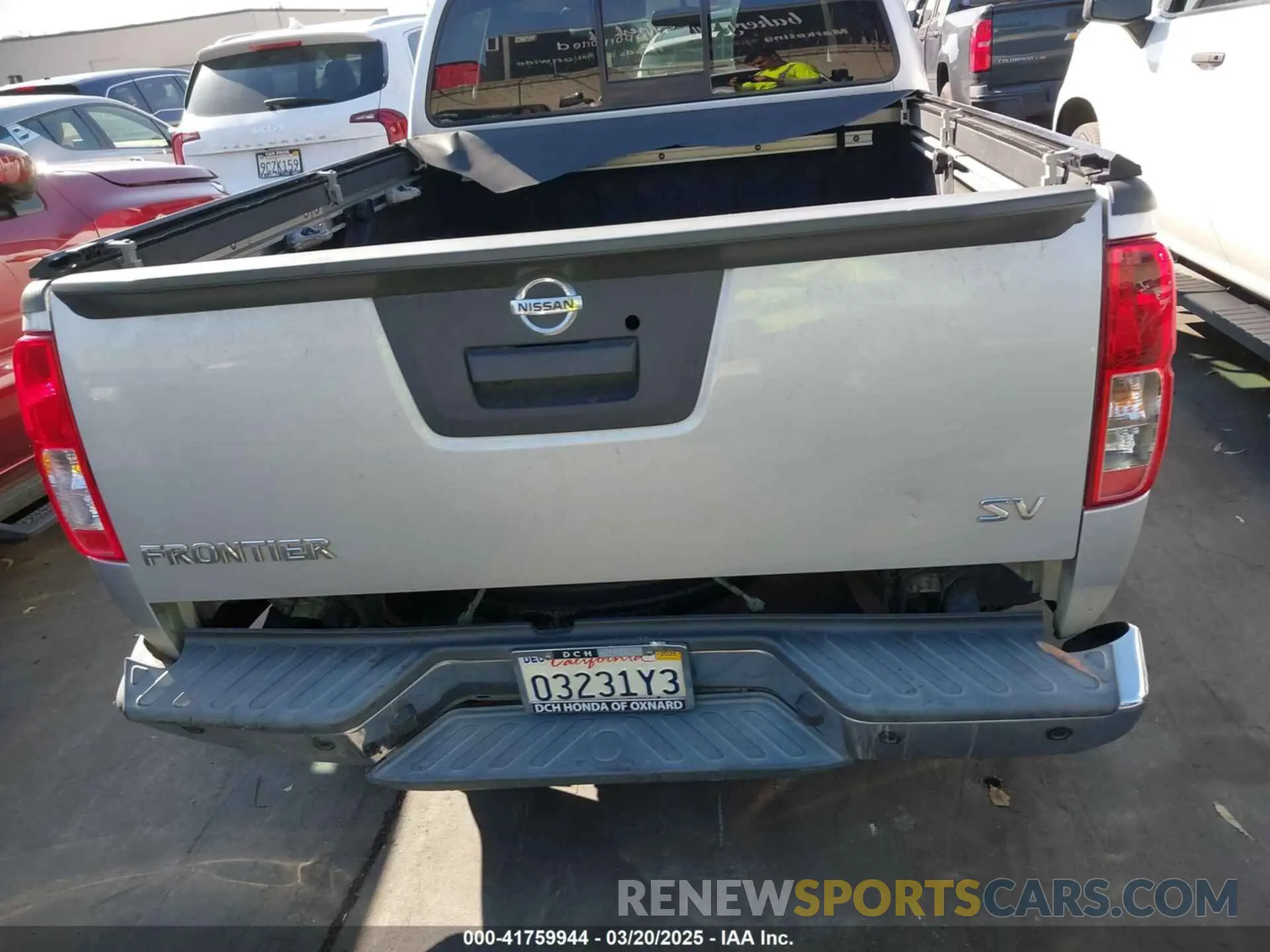 17 Photograph of a damaged car 1N6AD0FR5KN701277 NISSAN FRONTIER 2019