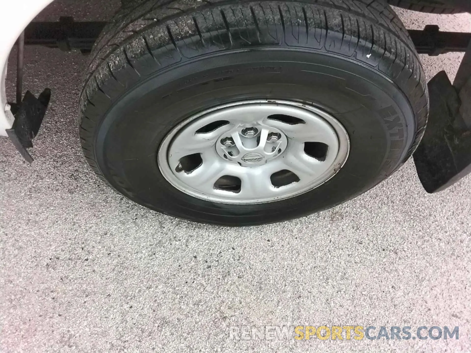 32 Photograph of a damaged car 1N6BD0CT2KN713374 NISSAN FRONTIER 2019