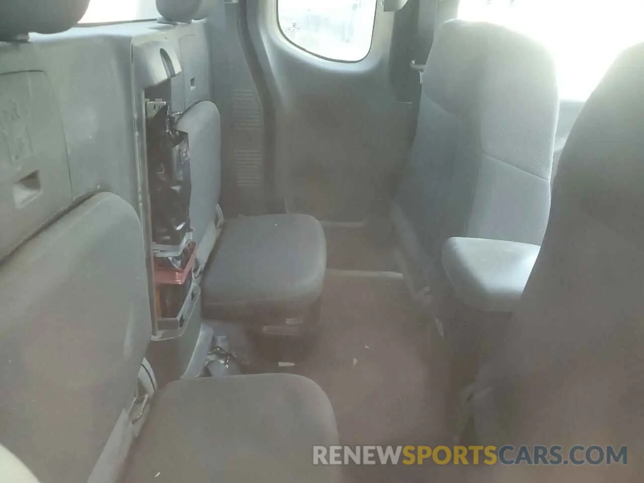 11 Photograph of a damaged car 1N6BD0CT8KN725447 NISSAN FRONTIER 2019