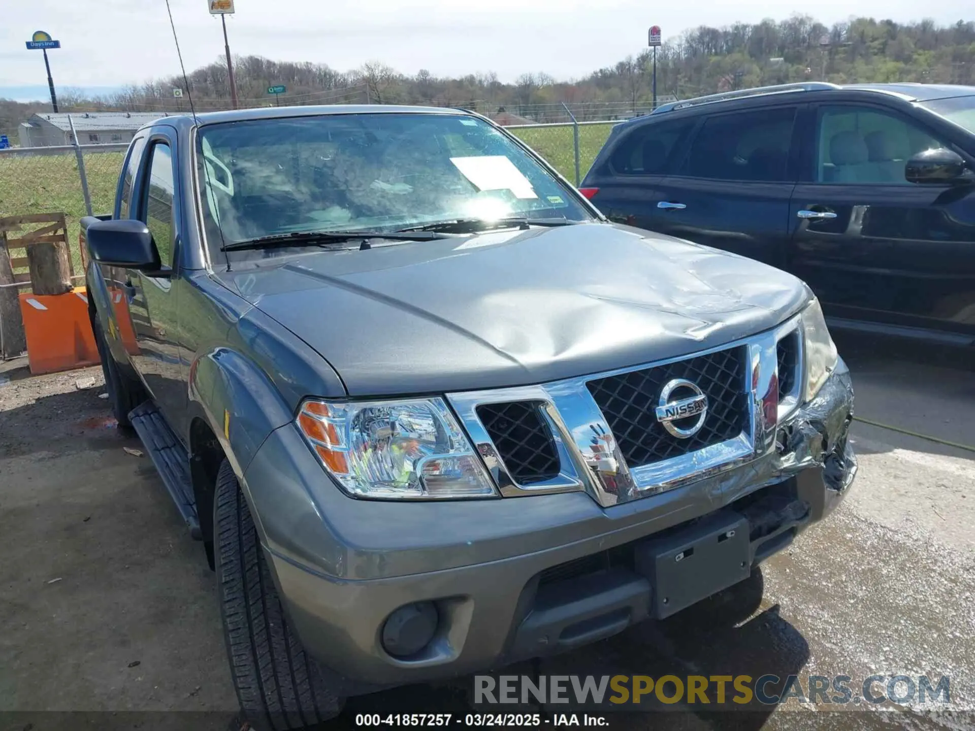 12 Photograph of a damaged car 1N6DD0CW8KN780757 NISSAN FRONTIER 2019