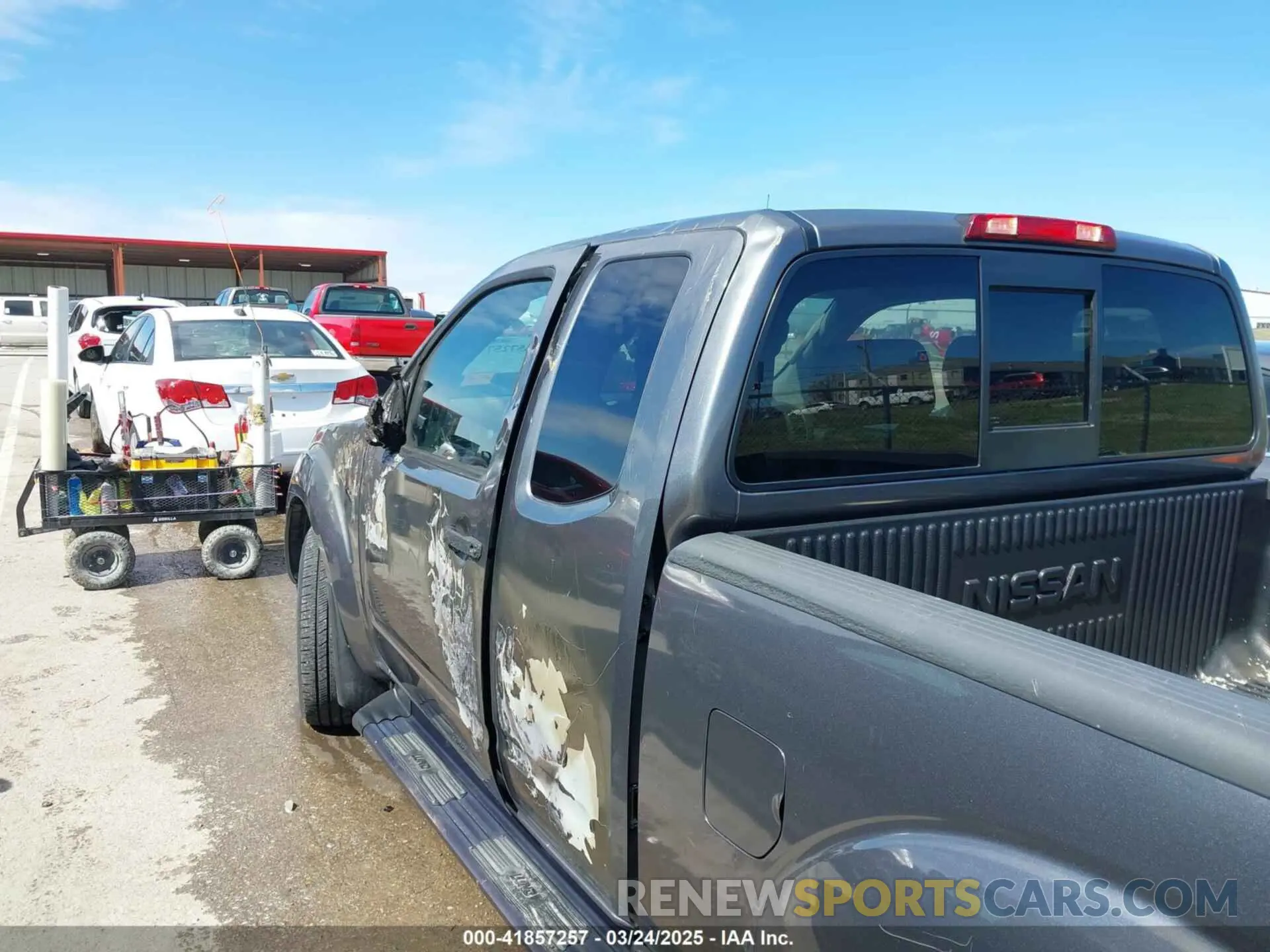 13 Photograph of a damaged car 1N6DD0CW8KN780757 NISSAN FRONTIER 2019
