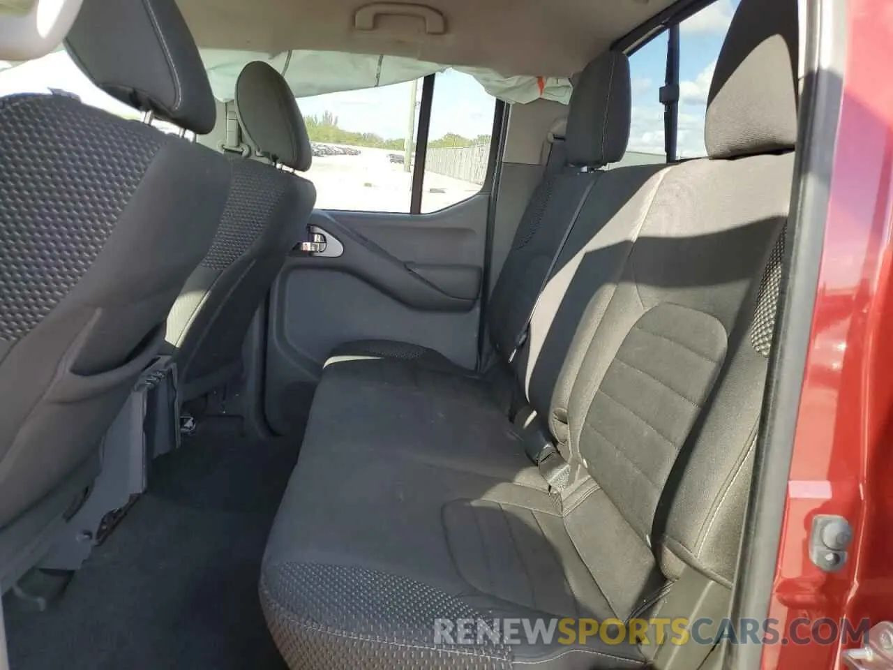 10 Photograph of a damaged car 1N6DD0ER0KN744438 NISSAN FRONTIER 2019