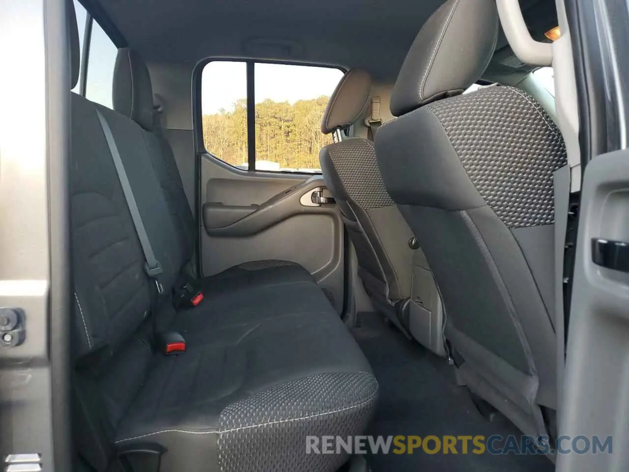 10 Photograph of a damaged car 1N6DD0ER1KN771714 NISSAN FRONTIER 2019