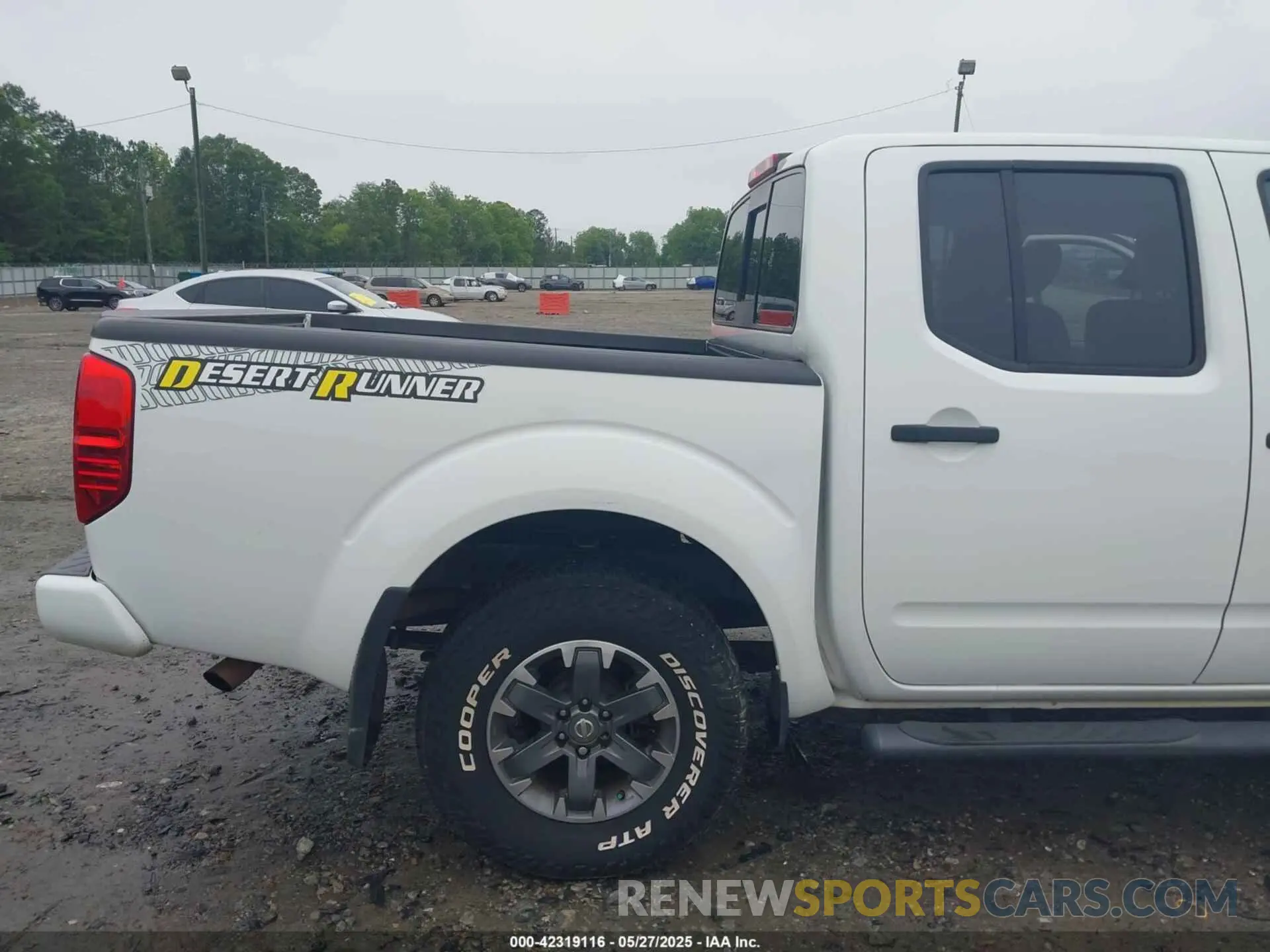 17 Photograph of a damaged car 1N6DD0ER6KN712870 NISSAN FRONTIER 2019