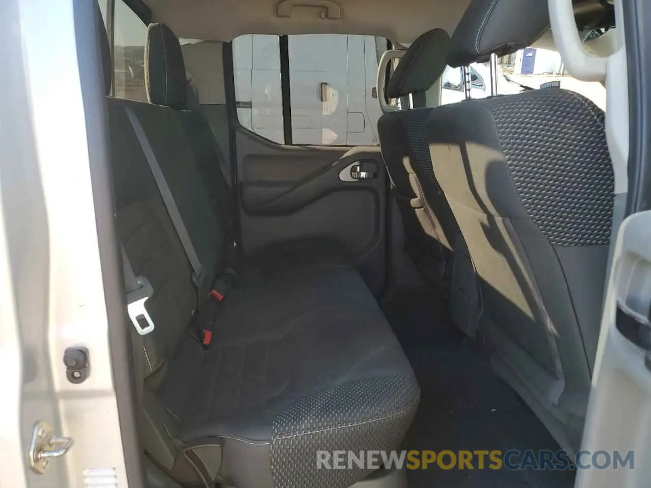 11 Photograph of a damaged car 1N6DD0ER6KN743665 NISSAN FRONTIER 2019