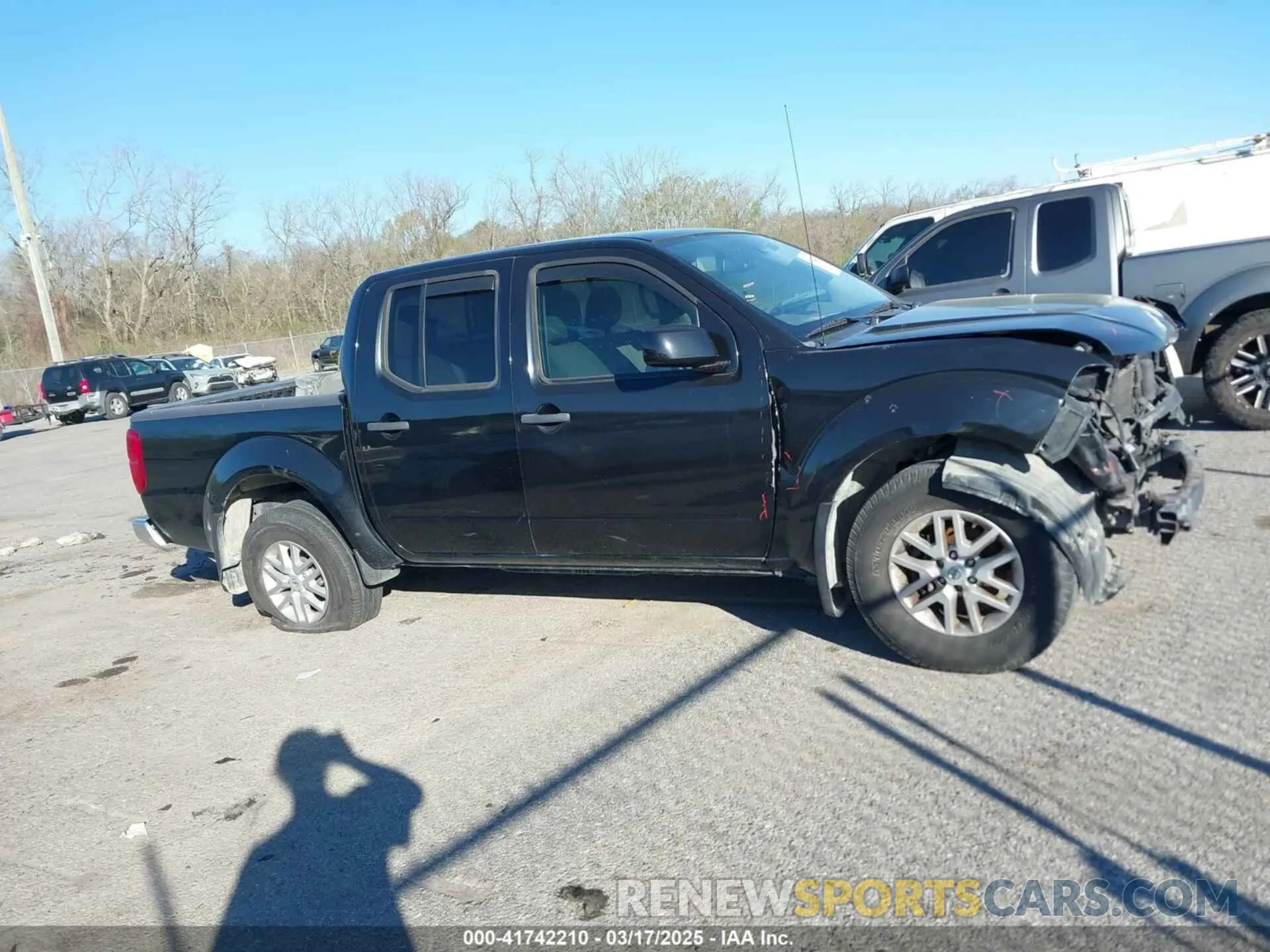 13 Photograph of a damaged car 1N6DD0ER6KN767674 NISSAN FRONTIER 2019