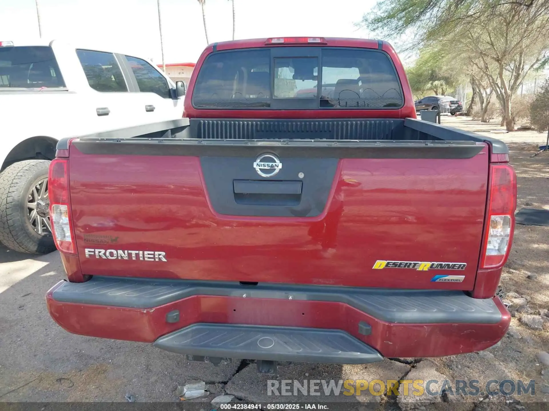 16 Photograph of a damaged car 1N6DD0ER8KN743621 NISSAN FRONTIER 2019