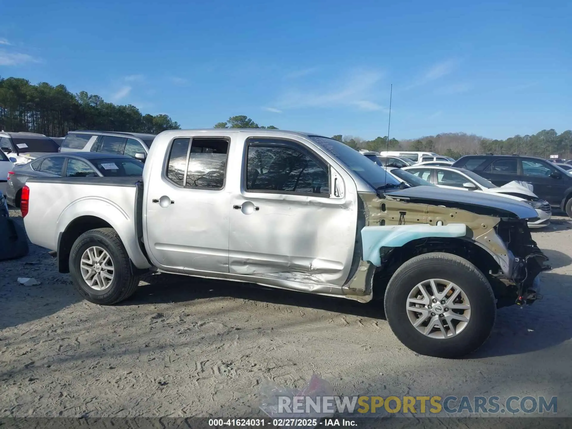 13 Photograph of a damaged car 1N6DD0ER8KN872605 NISSAN FRONTIER 2019