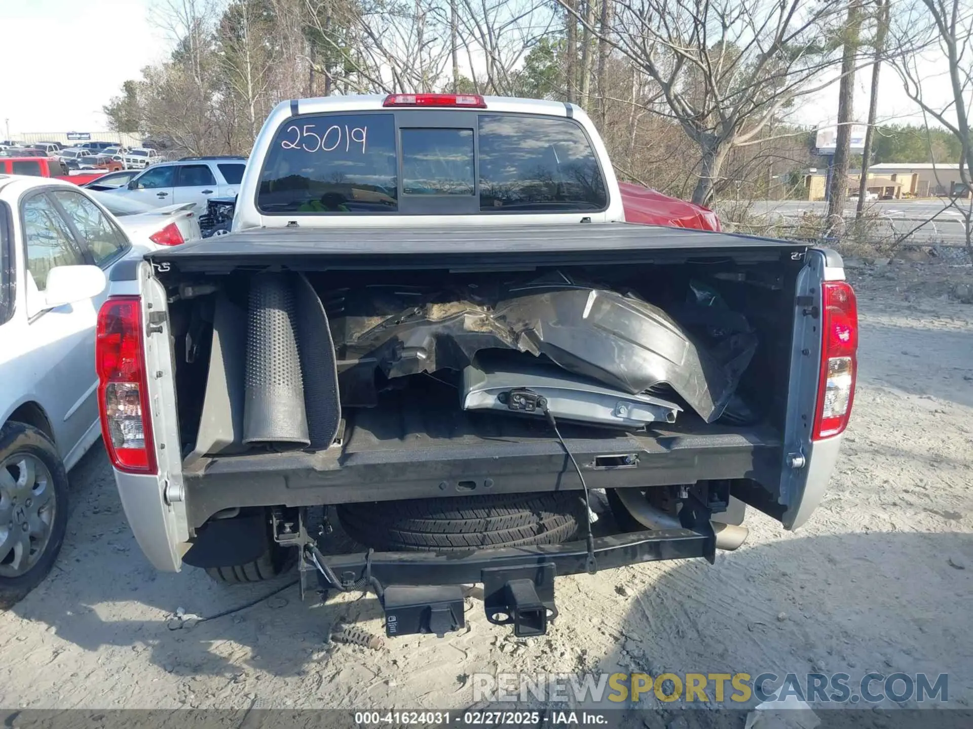 16 Photograph of a damaged car 1N6DD0ER8KN872605 NISSAN FRONTIER 2019