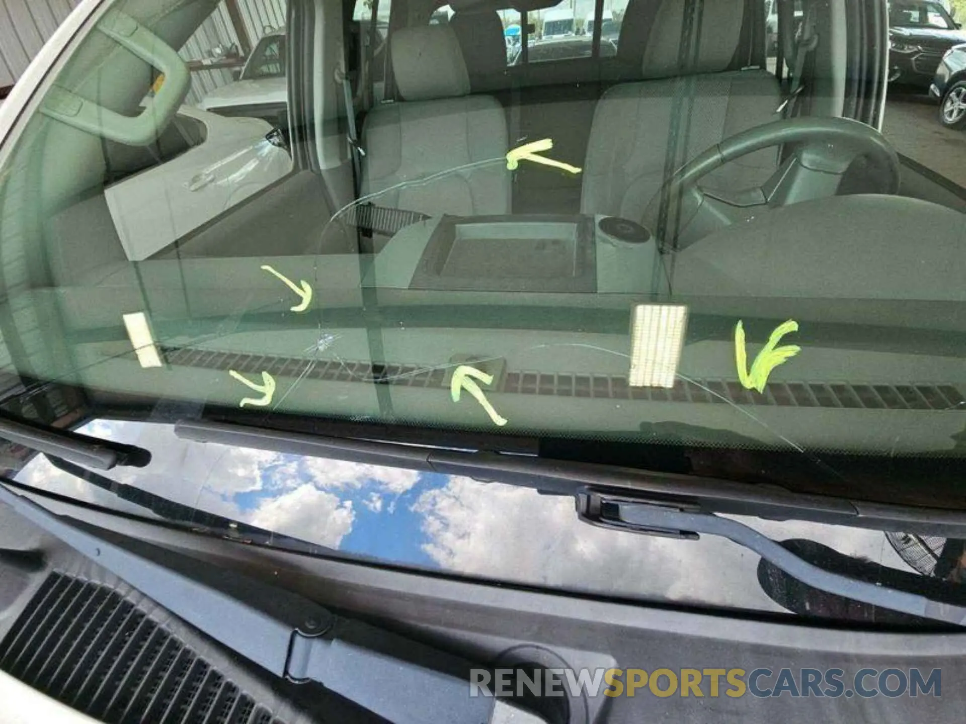 13 Photograph of a damaged car 1N6DD0EV1KN724311 NISSAN FRONTIER 2019
