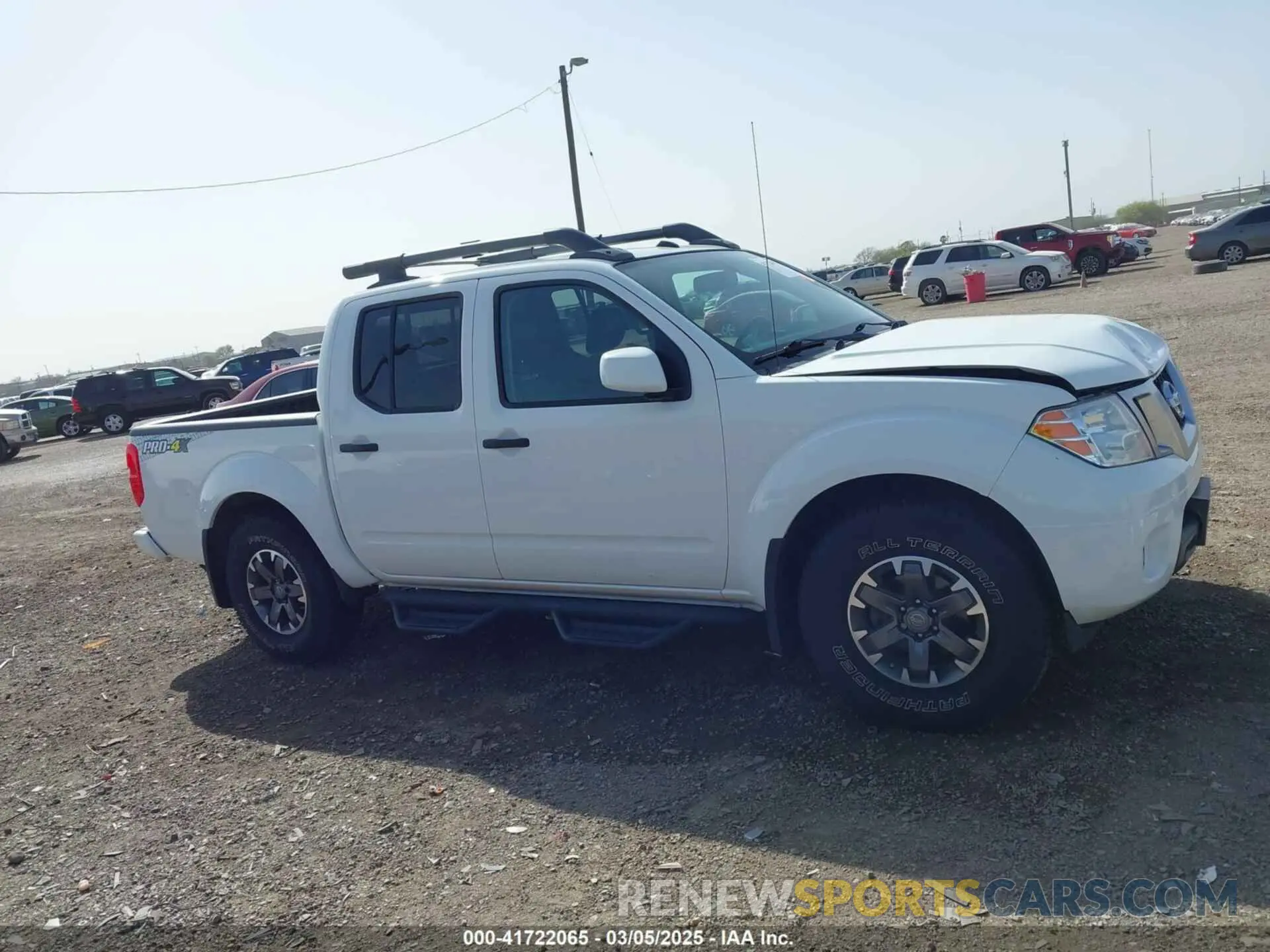 13 Photograph of a damaged car 1N6DD0EV8KN795361 NISSAN FRONTIER 2019