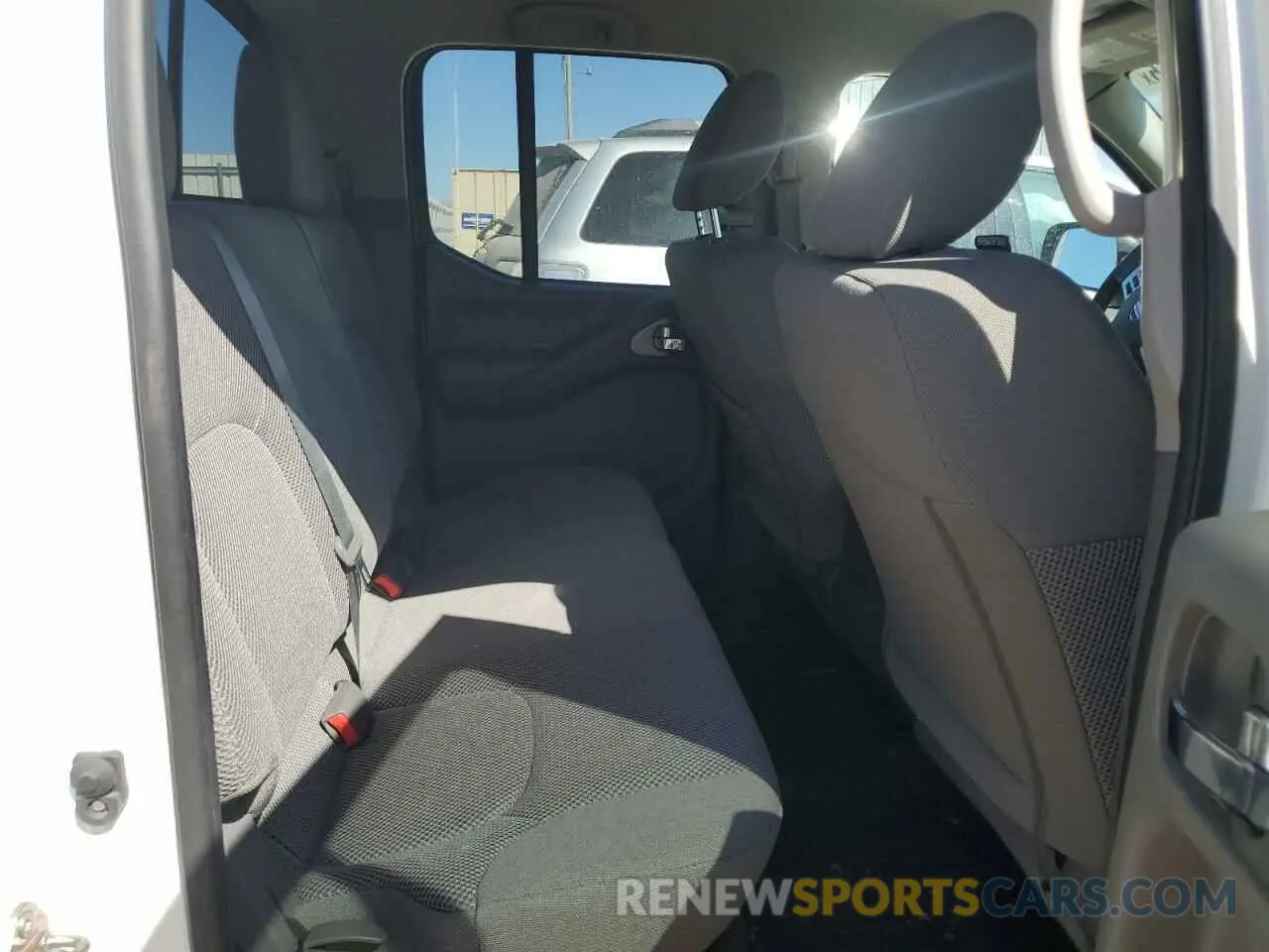 10 Photograph of a damaged car 1N6DD0EV9KN875834 NISSAN FRONTIER 2019