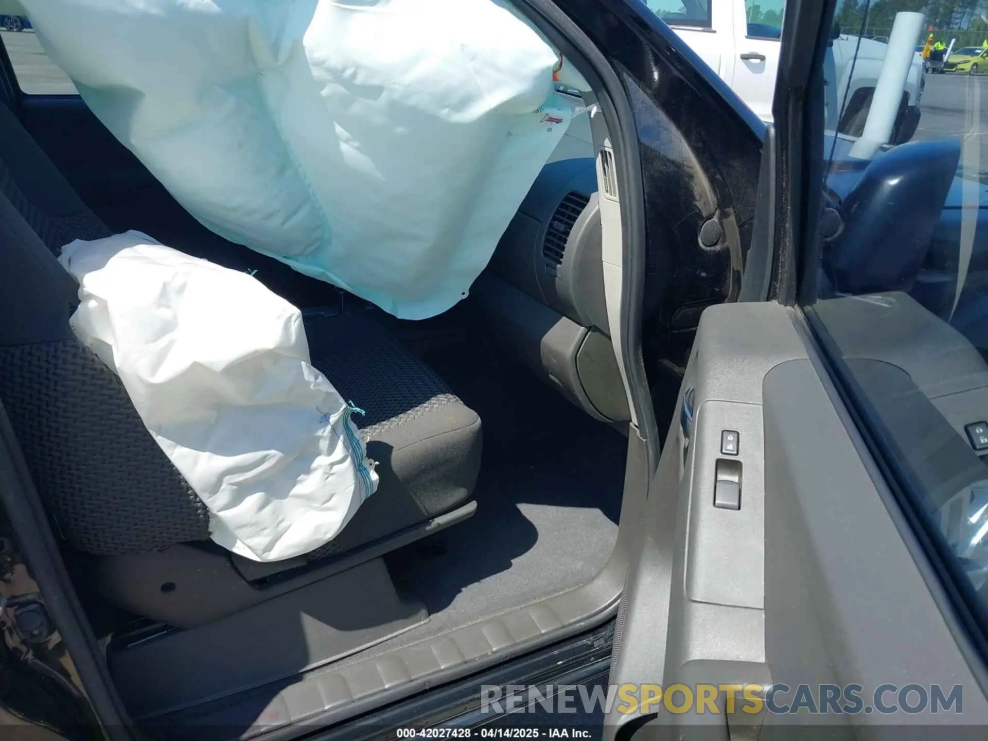 5 Photograph of a damaged car 1N6ED0CE1LN714130 NISSAN FRONTIER 2020